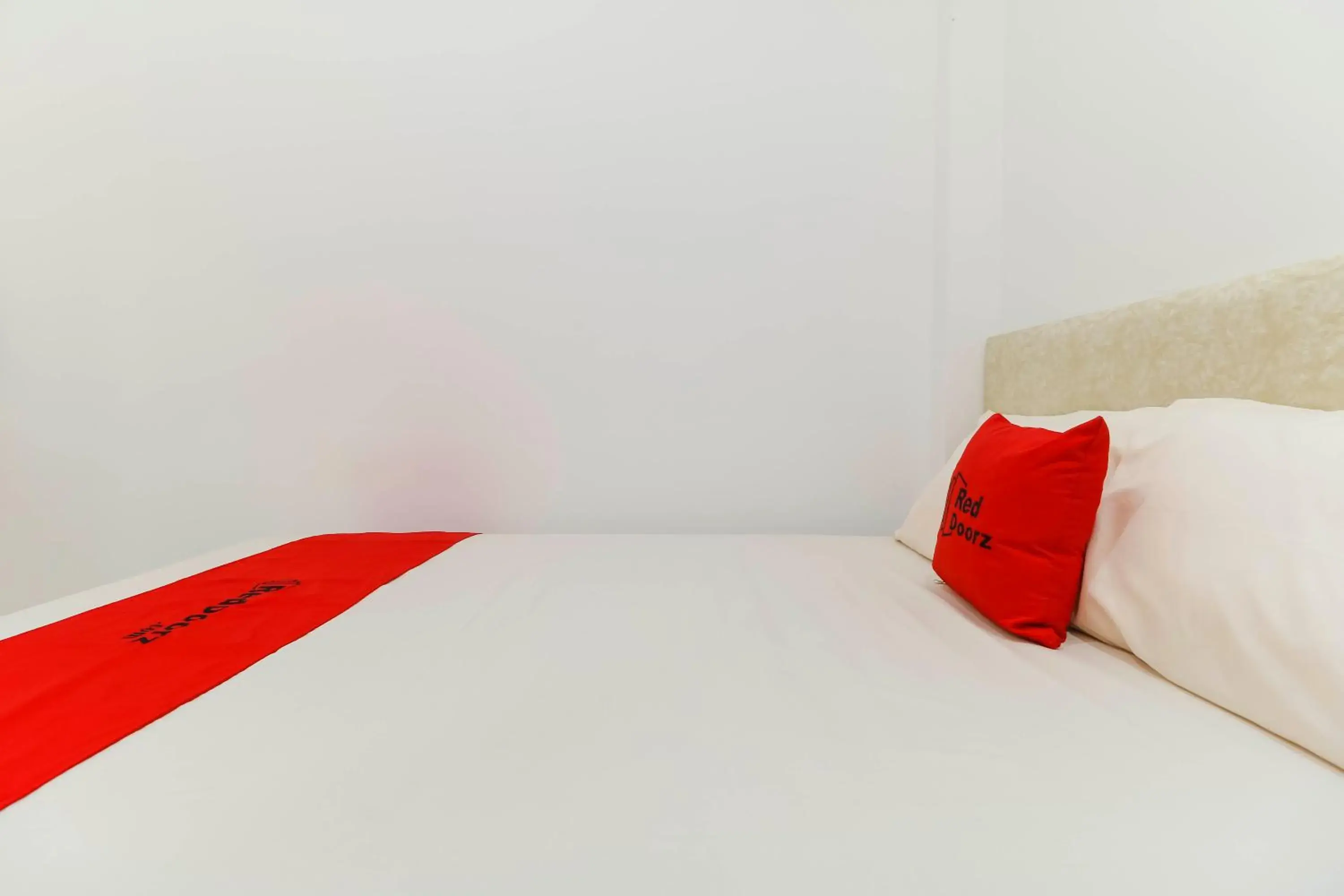 Bedroom, Bed in RedDoorz Plus @ Kapuk Business Park