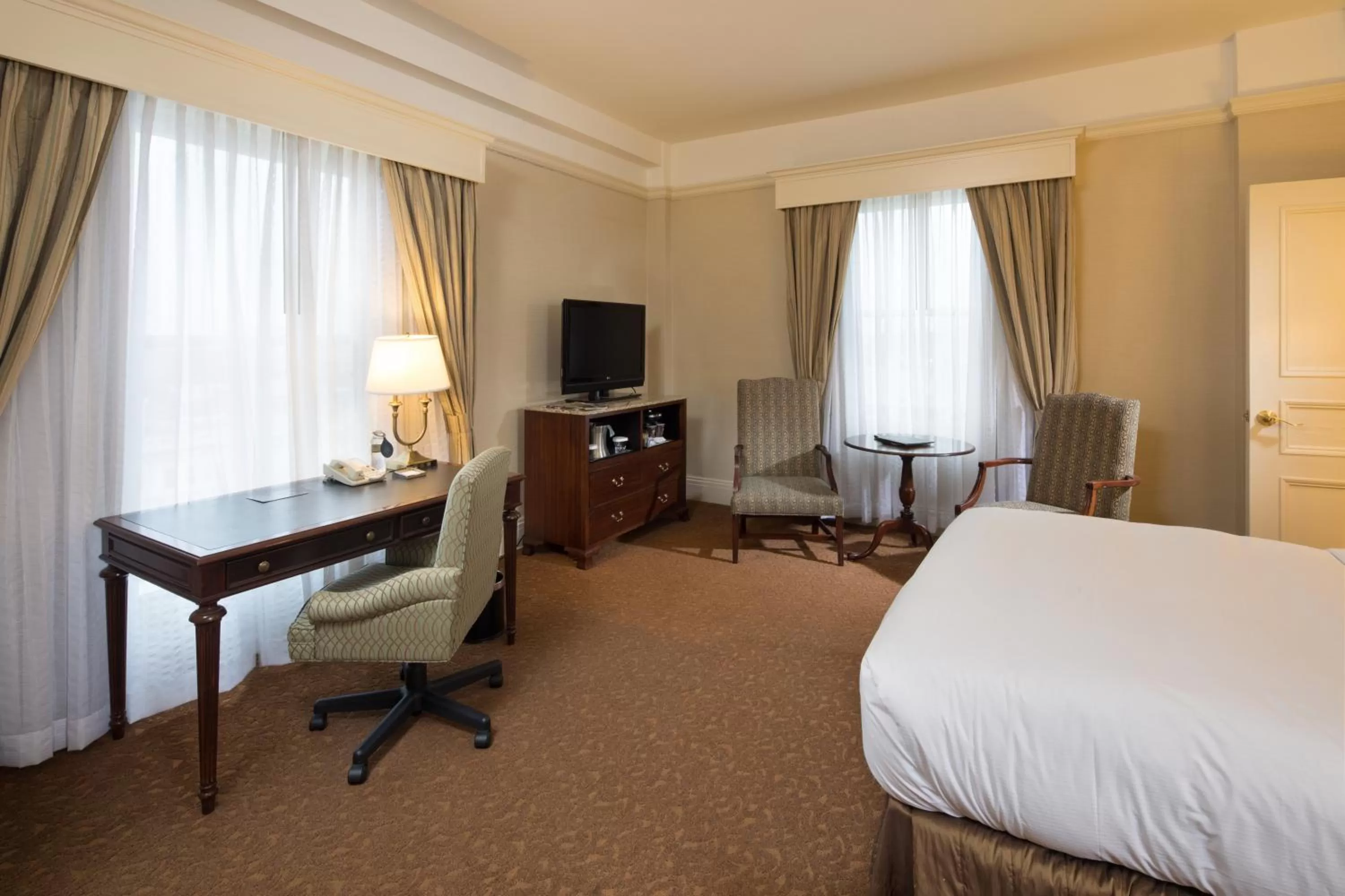 Bedroom, Bed in The Seelbach Hilton Louisville