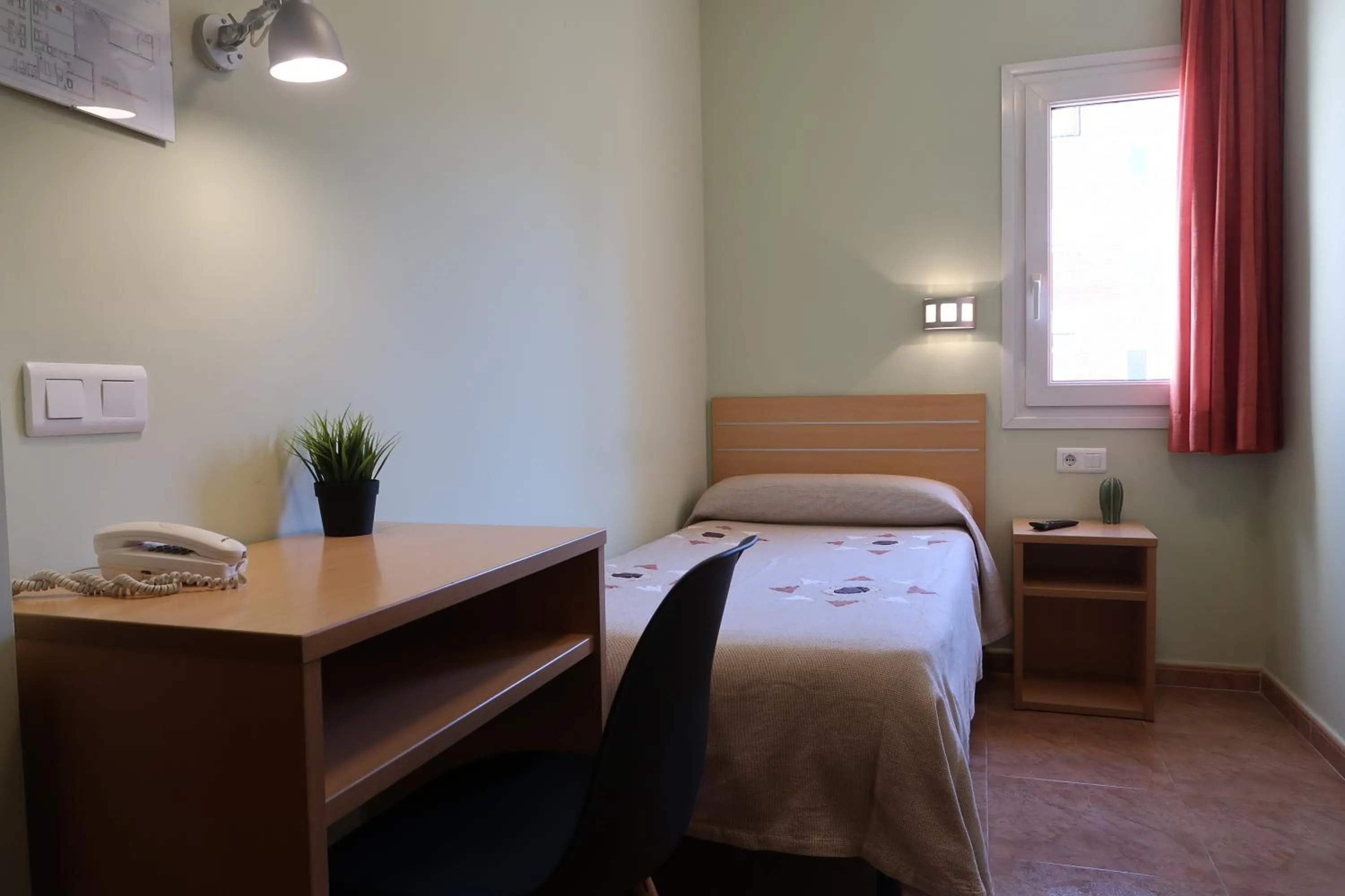 Bedroom, Bed in El Camí Hotel