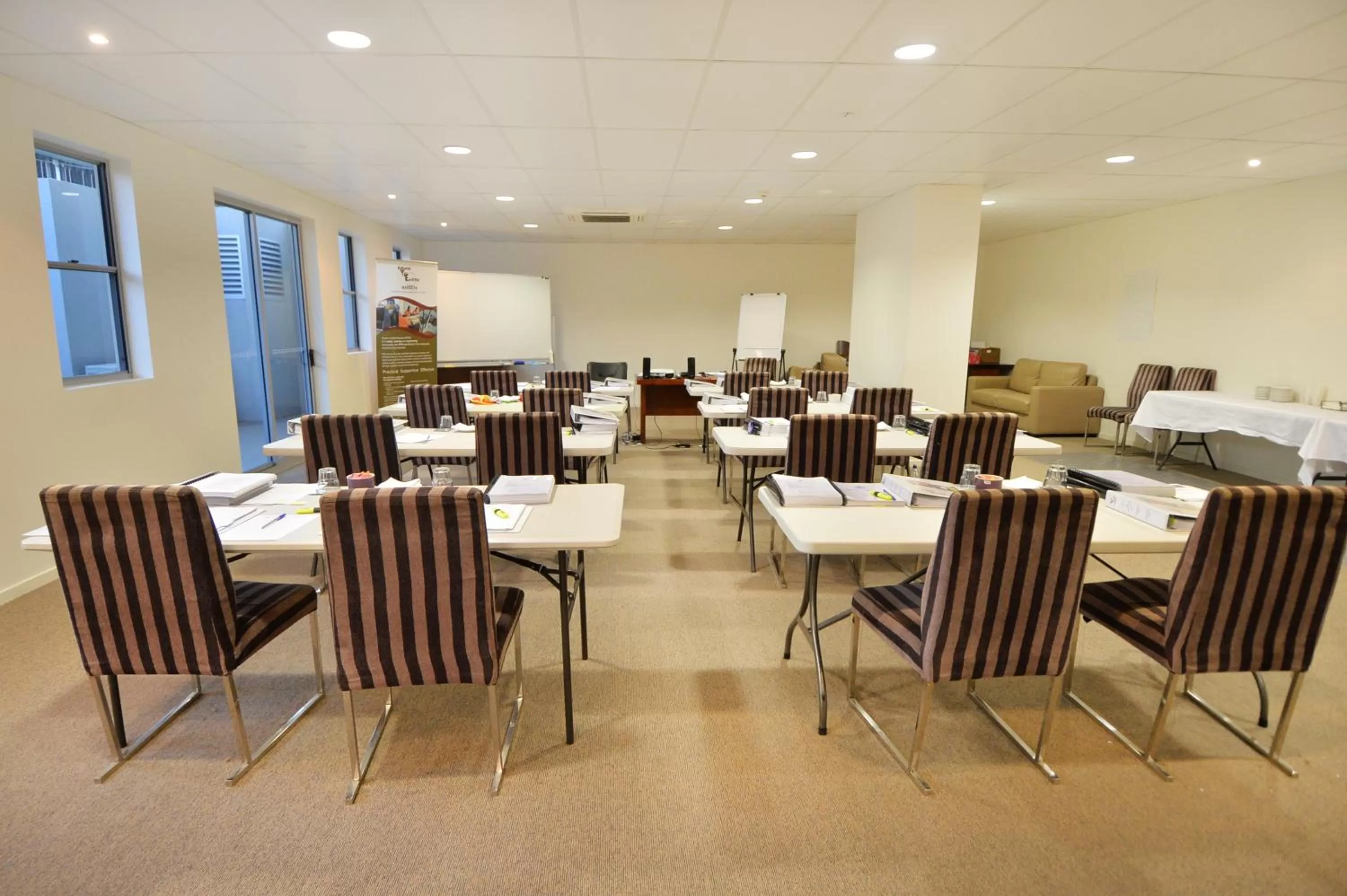 Business facilities in Gladstone City Central Apartment Hotel Official