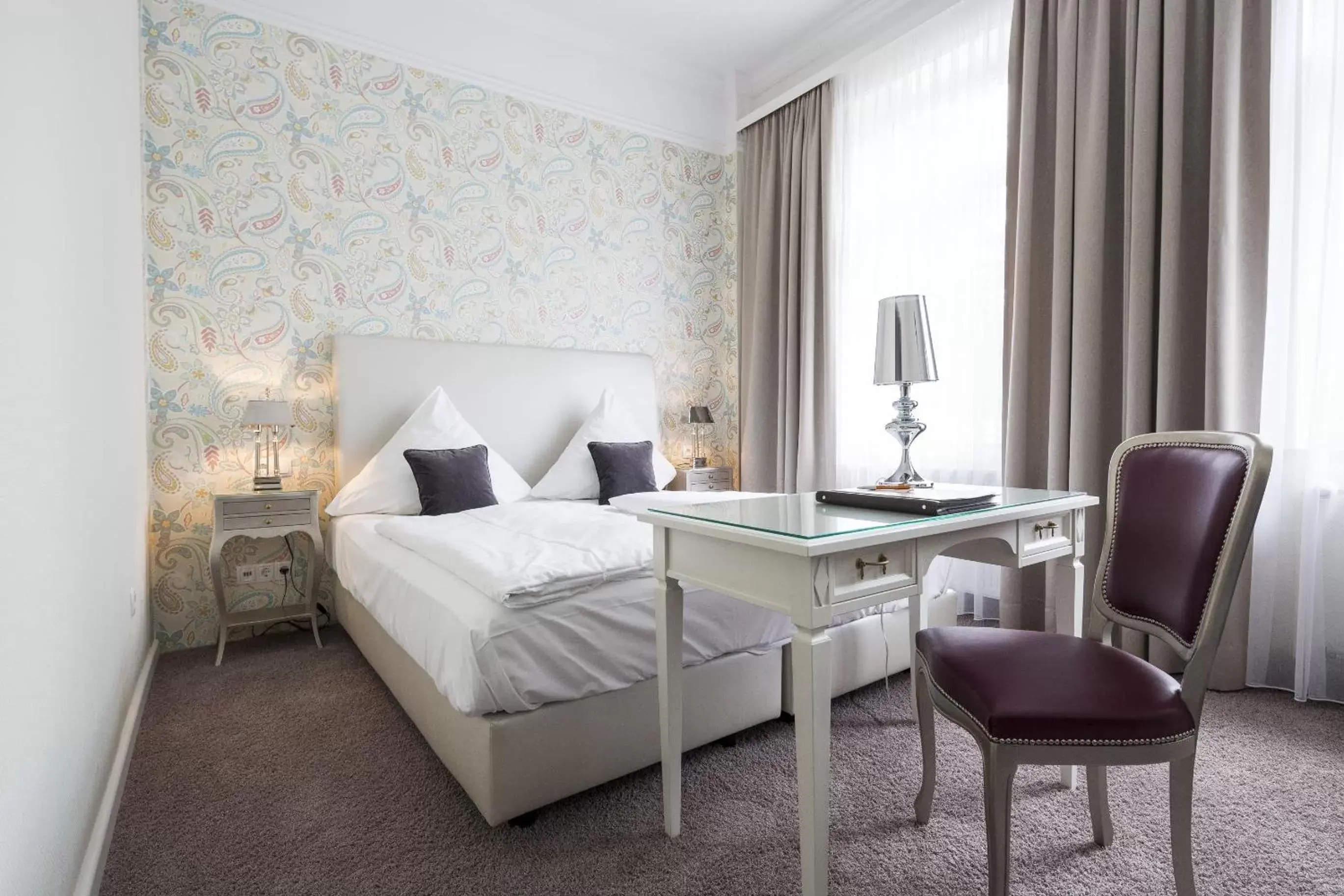 Deluxe Double Room in Parkhotel Bilm im Glück am Stadtrand Hannovers Deluxe Double Room in Parkhotel Bilm im Glück am Stadtrand Hannovers