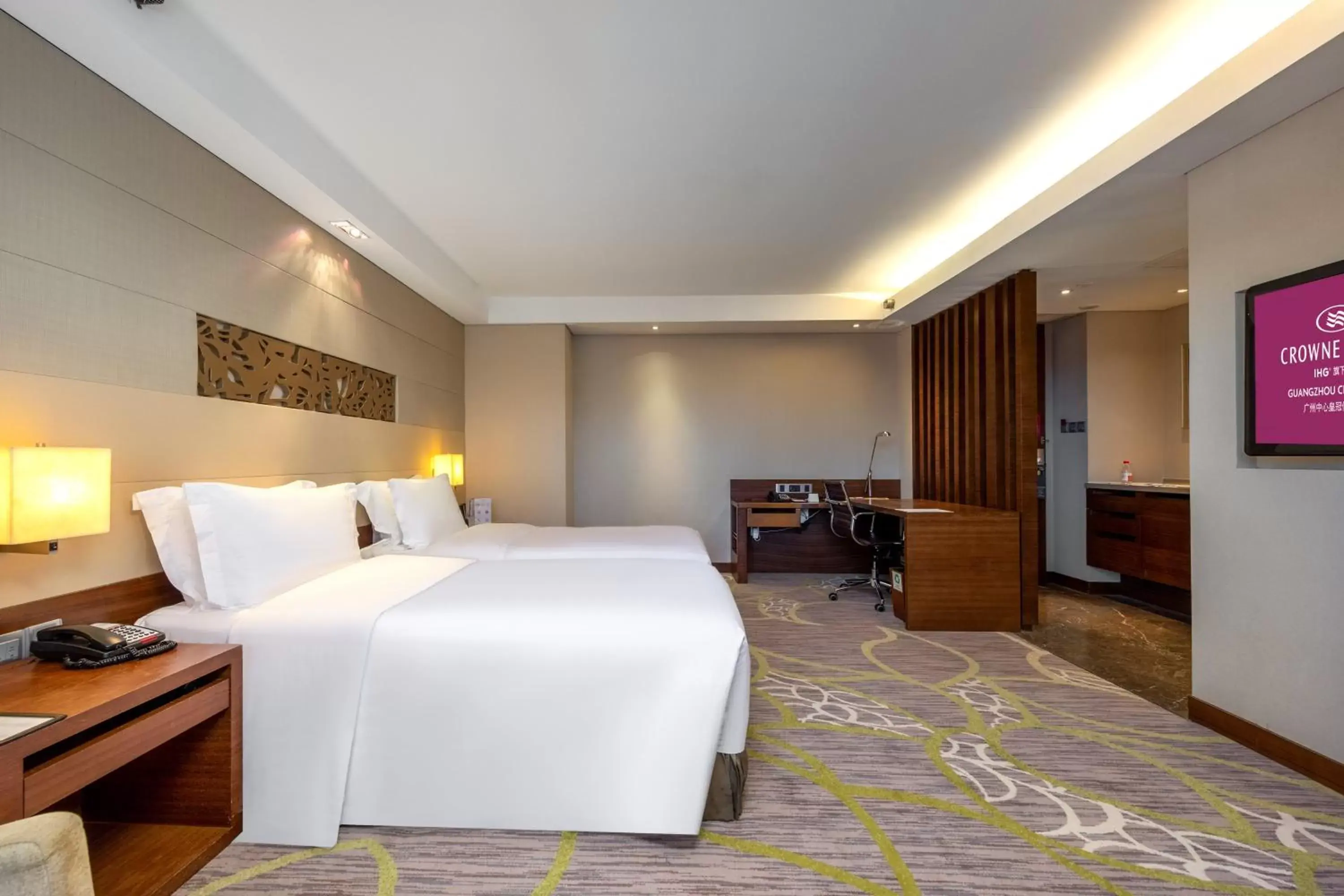 Photo of the whole room, Bed in Crowne Plaza Guangzhou City Centre, an IHG Hotel