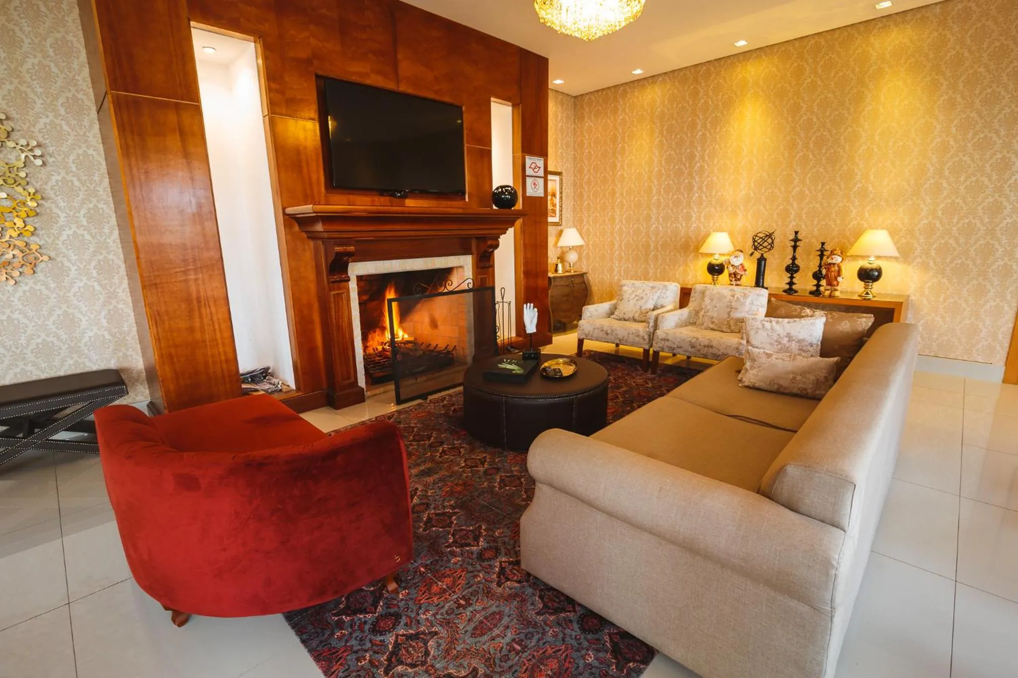 Communal lounge/ TV room in Pousada Luis XV