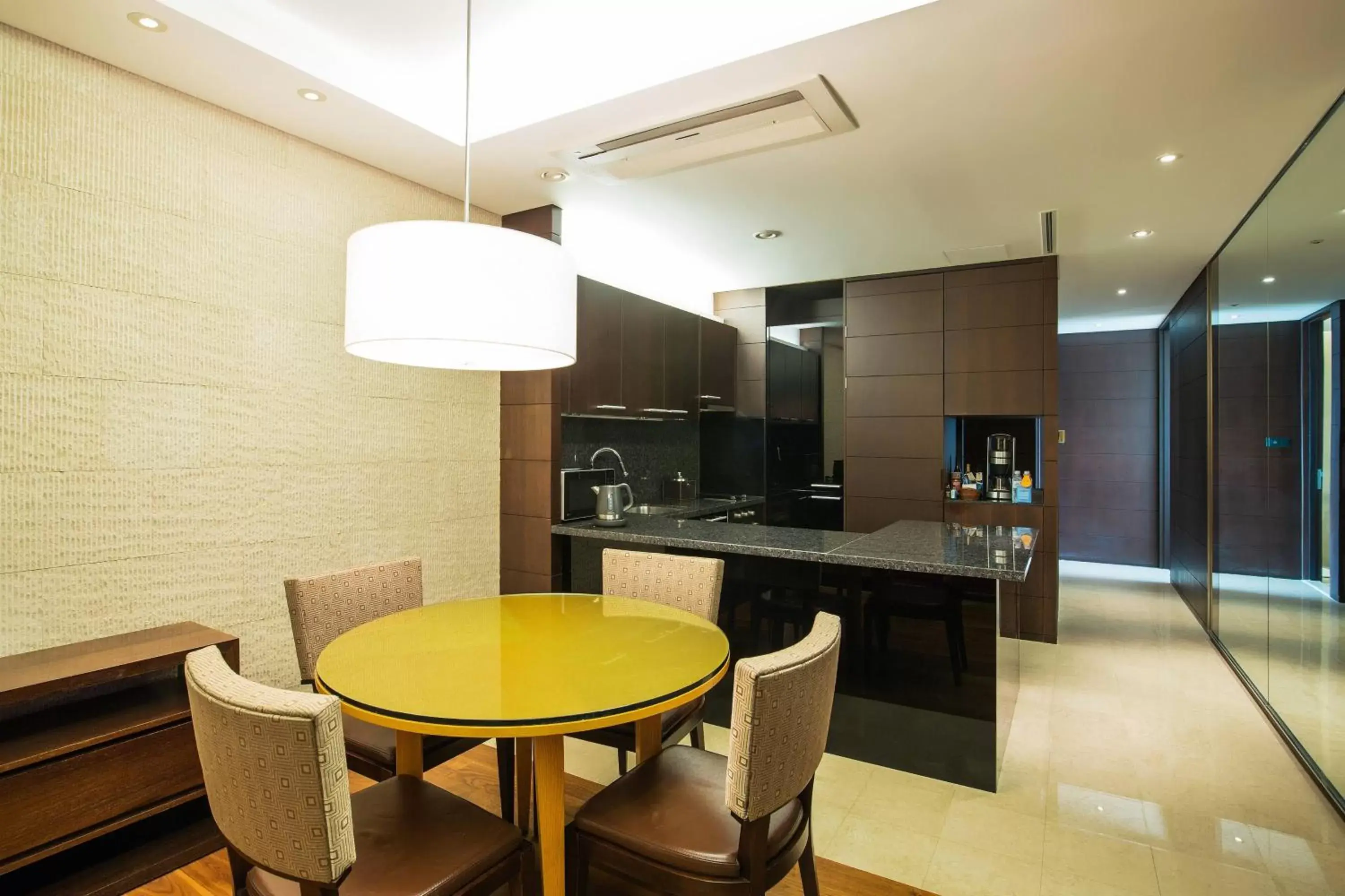 Bedroom, Kitchen/Kitchenette in Marriott Executive Apartment Seoul