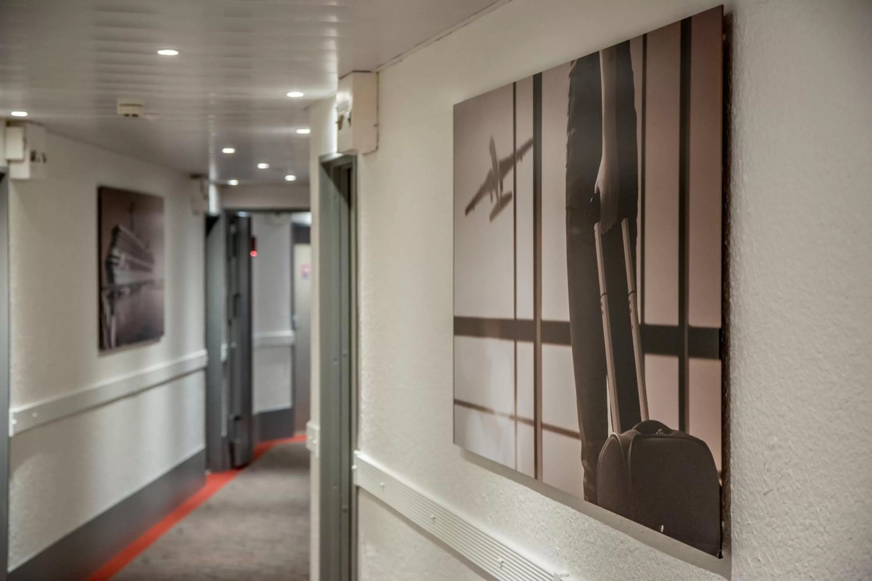 Decorative detail in Hôtel The Originals City Le Berry - proche centre-ville - Gare - parking - recharge véhicule