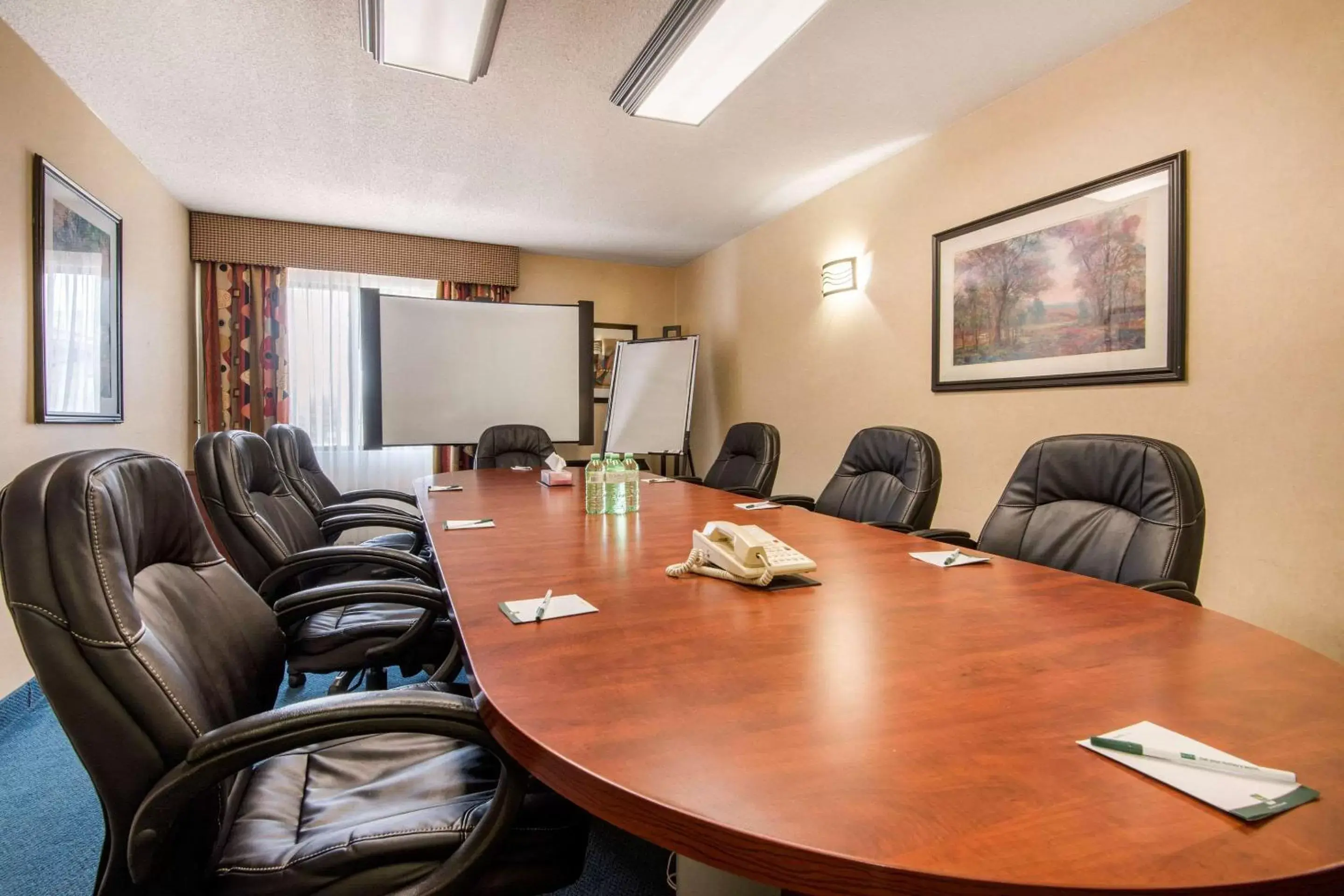 Meeting/conference room in Quality Inn & Suites Toronto West 401-Dixie
