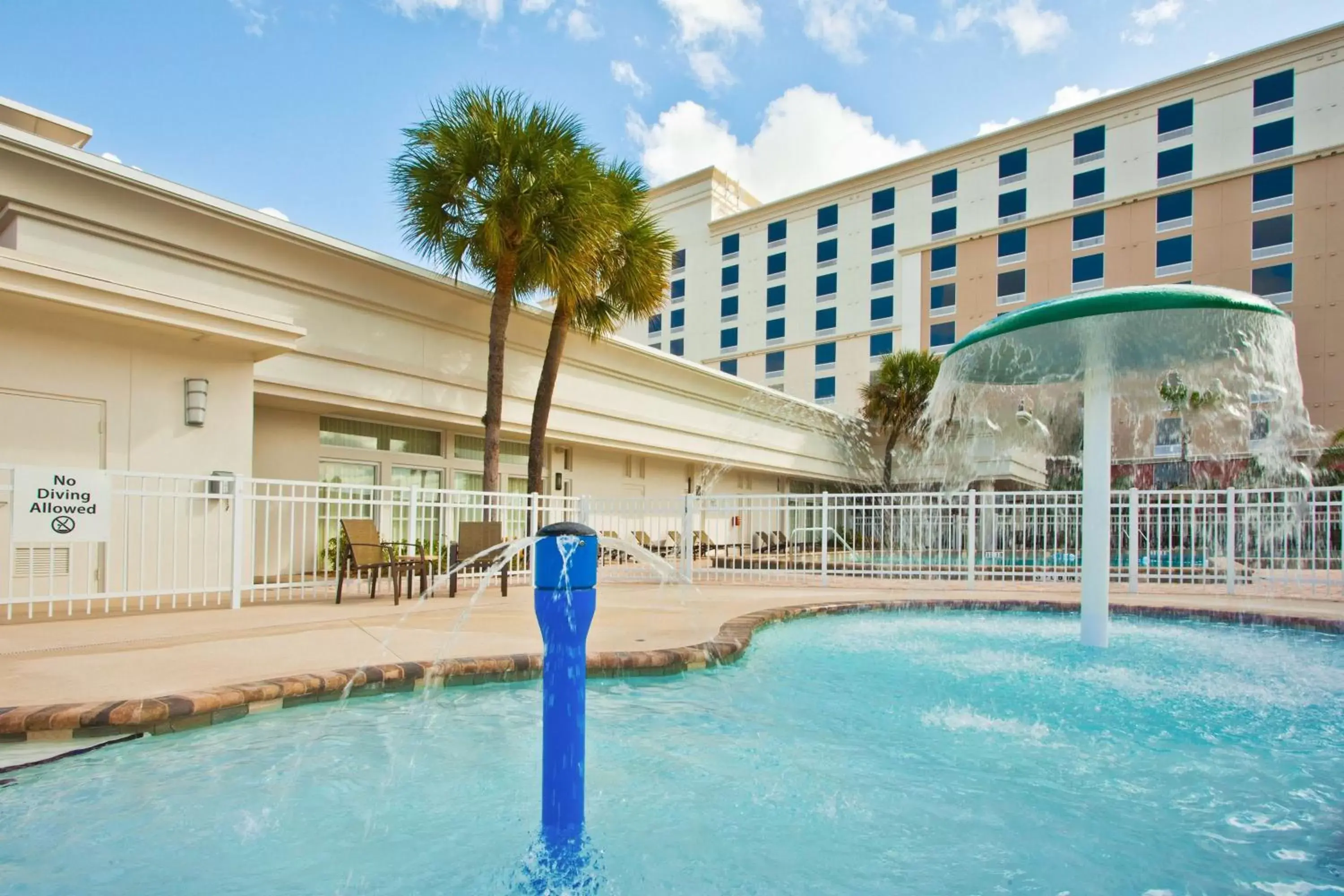 Area and facilities, Swimming Pool in Holiday Inn & Suites Across From Universal Orlando, an IHG Hotel