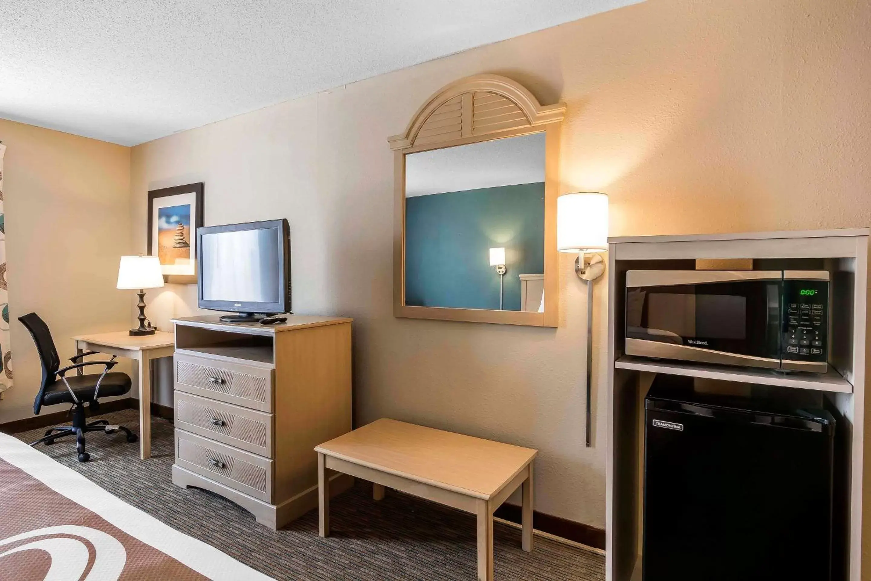 Photo of the whole room, TV/Entertainment Center in Quality Inn & Suites Exmore