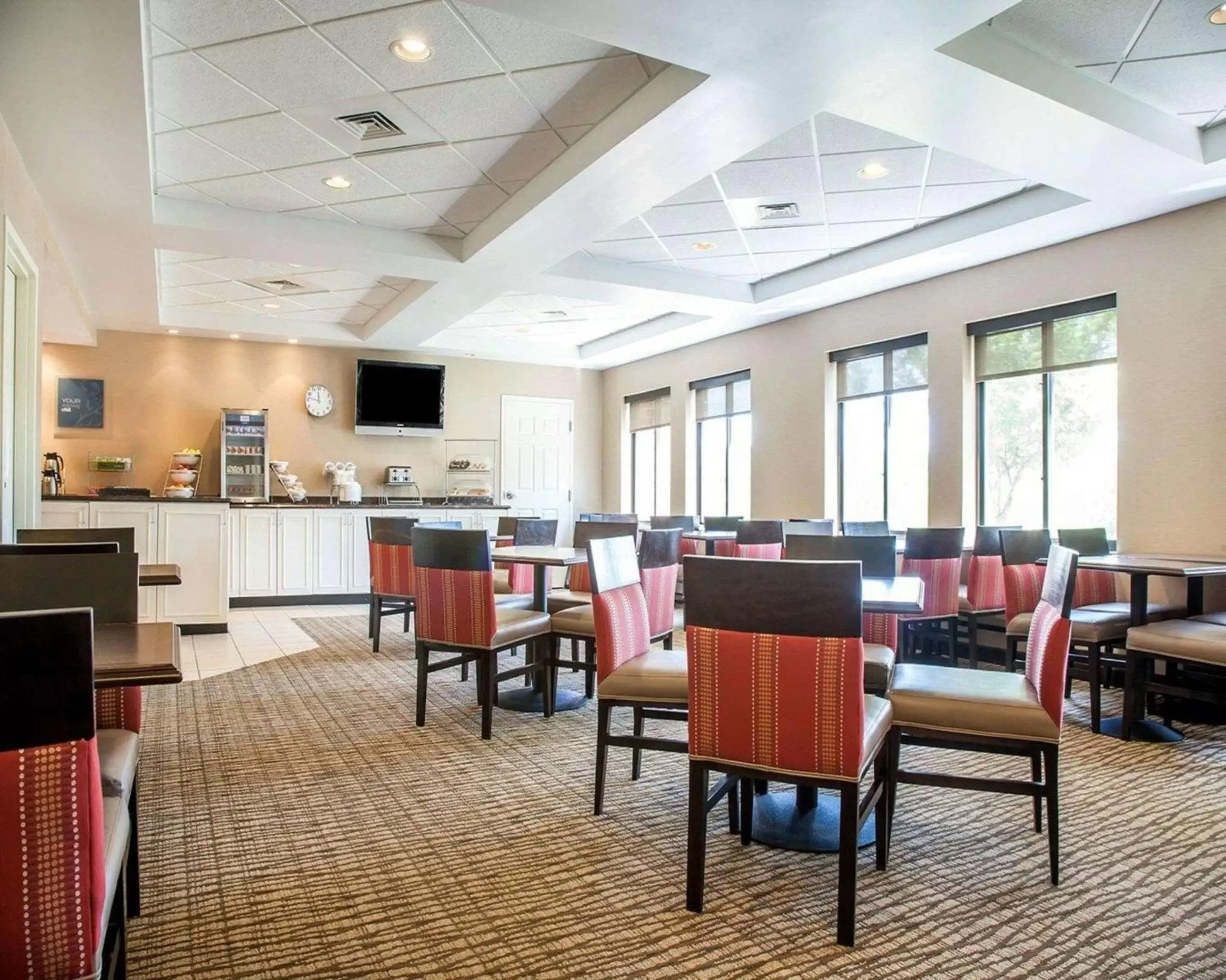 Restaurant/places to eat in Comfort Suites West Warwick - Providence Restaurant/places to eat in Comfort Suites West Warwick - Providence