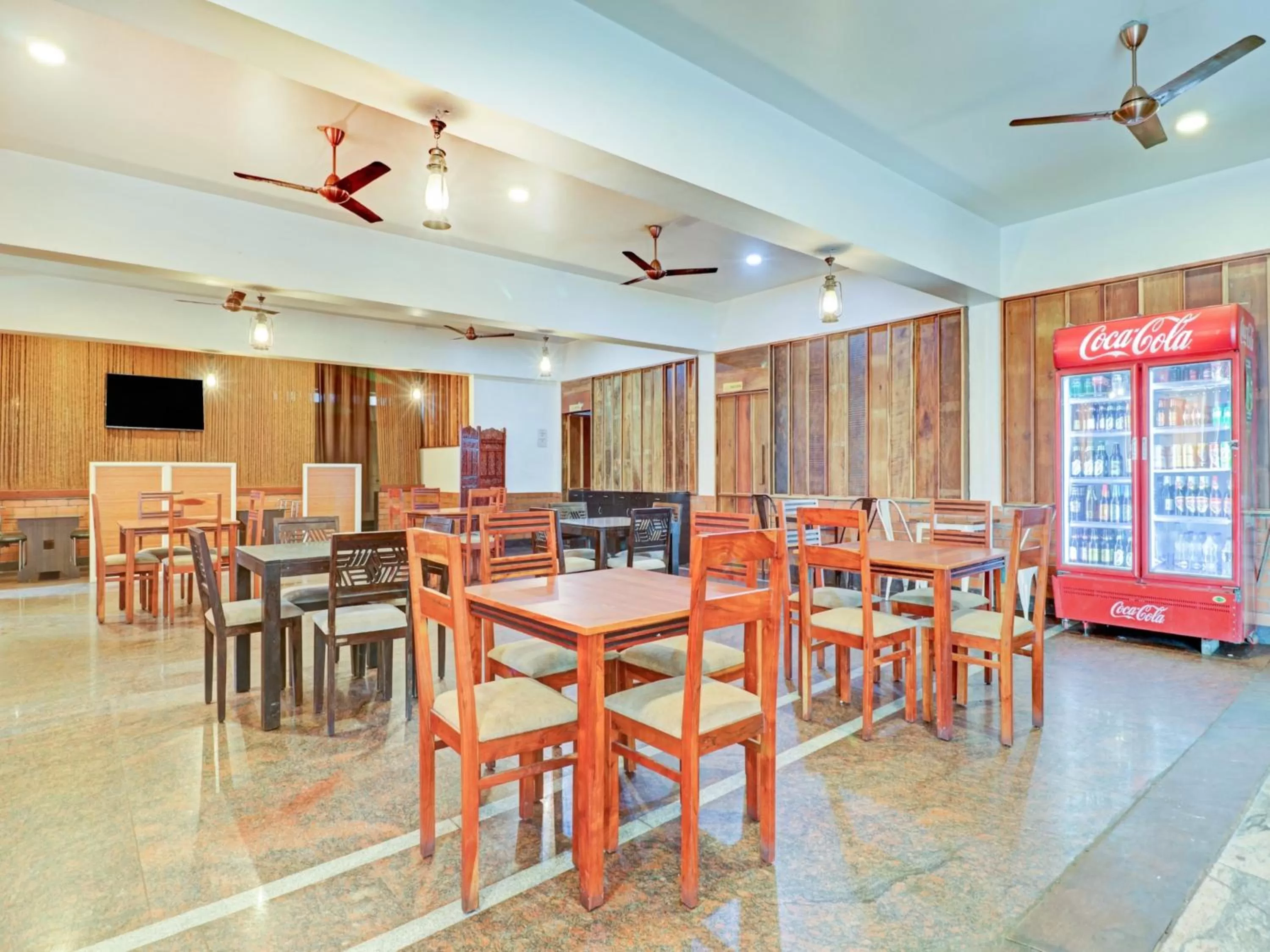 Restaurant/places to eat in Treebo Benaka Residency