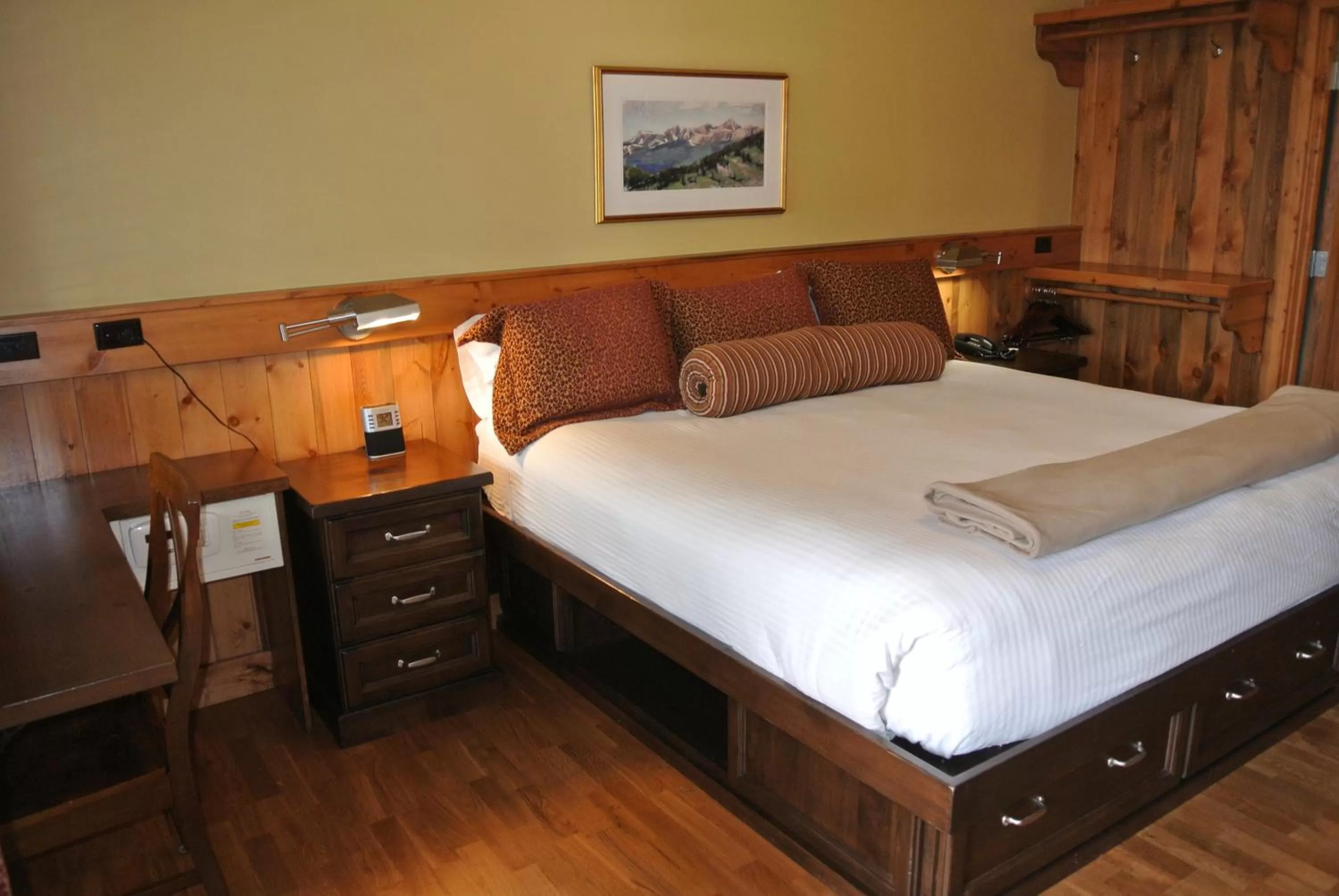 Family Room with Private Bathroom in The Green Bridge Inn