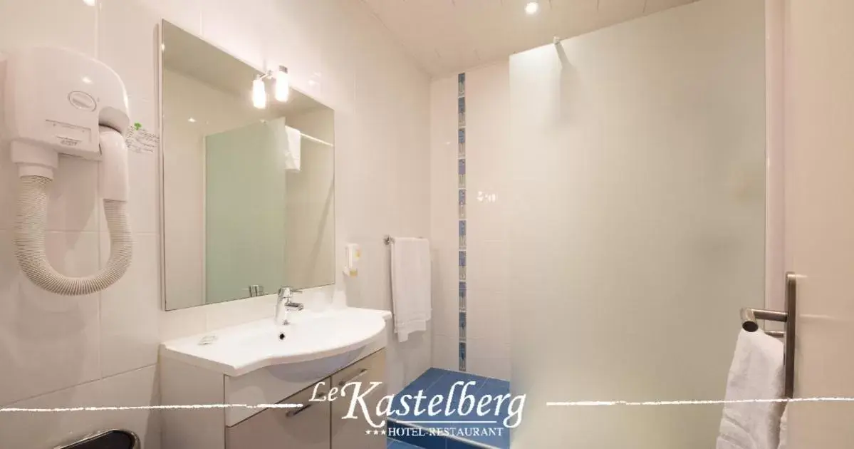 Bathroom in Hôtel Restaurant Le Kastelberg, The Originals Boutique