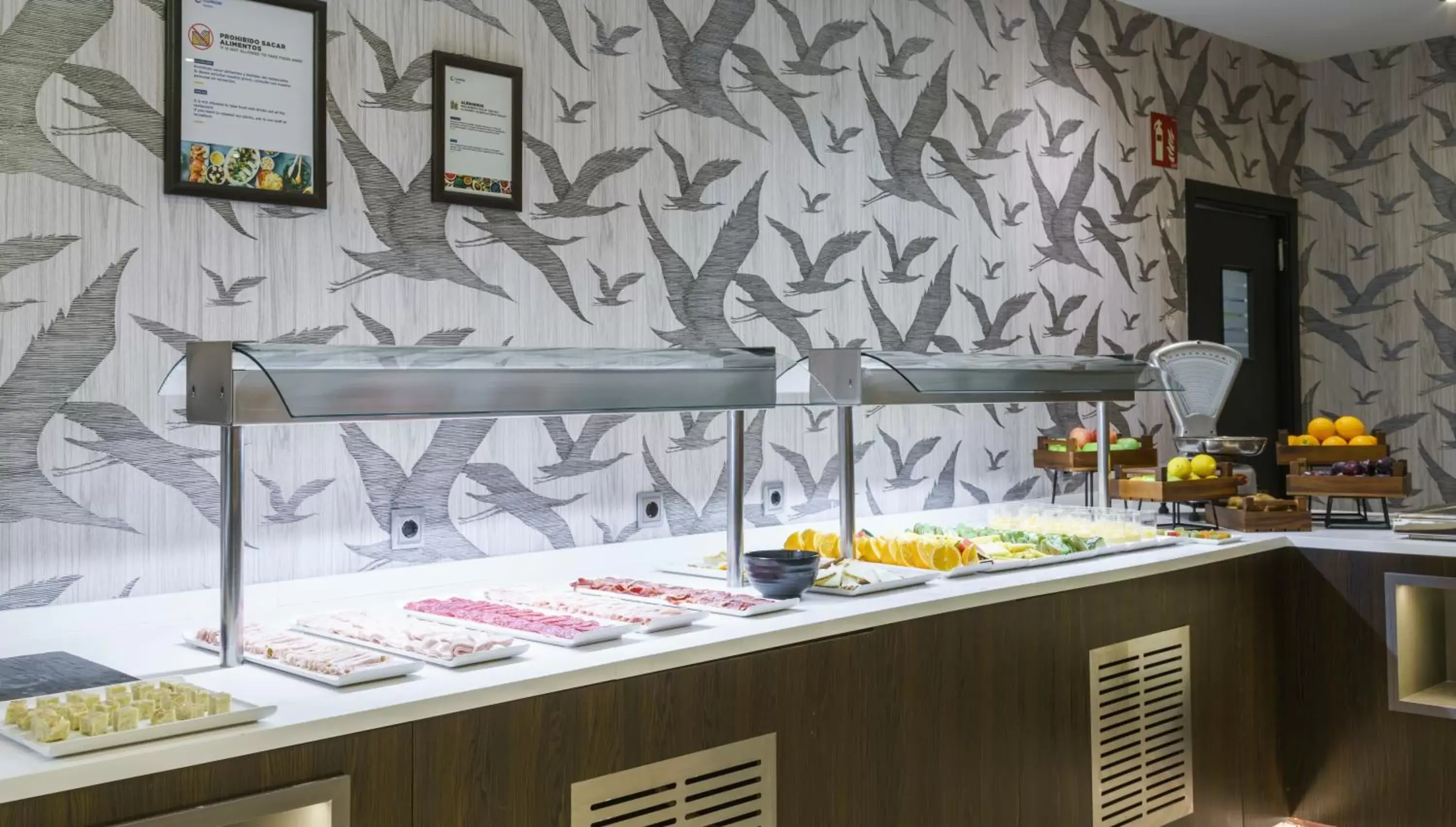 Buffet breakfast, Kitchen/Kitchenette in Hotel Ilunion Bilbao