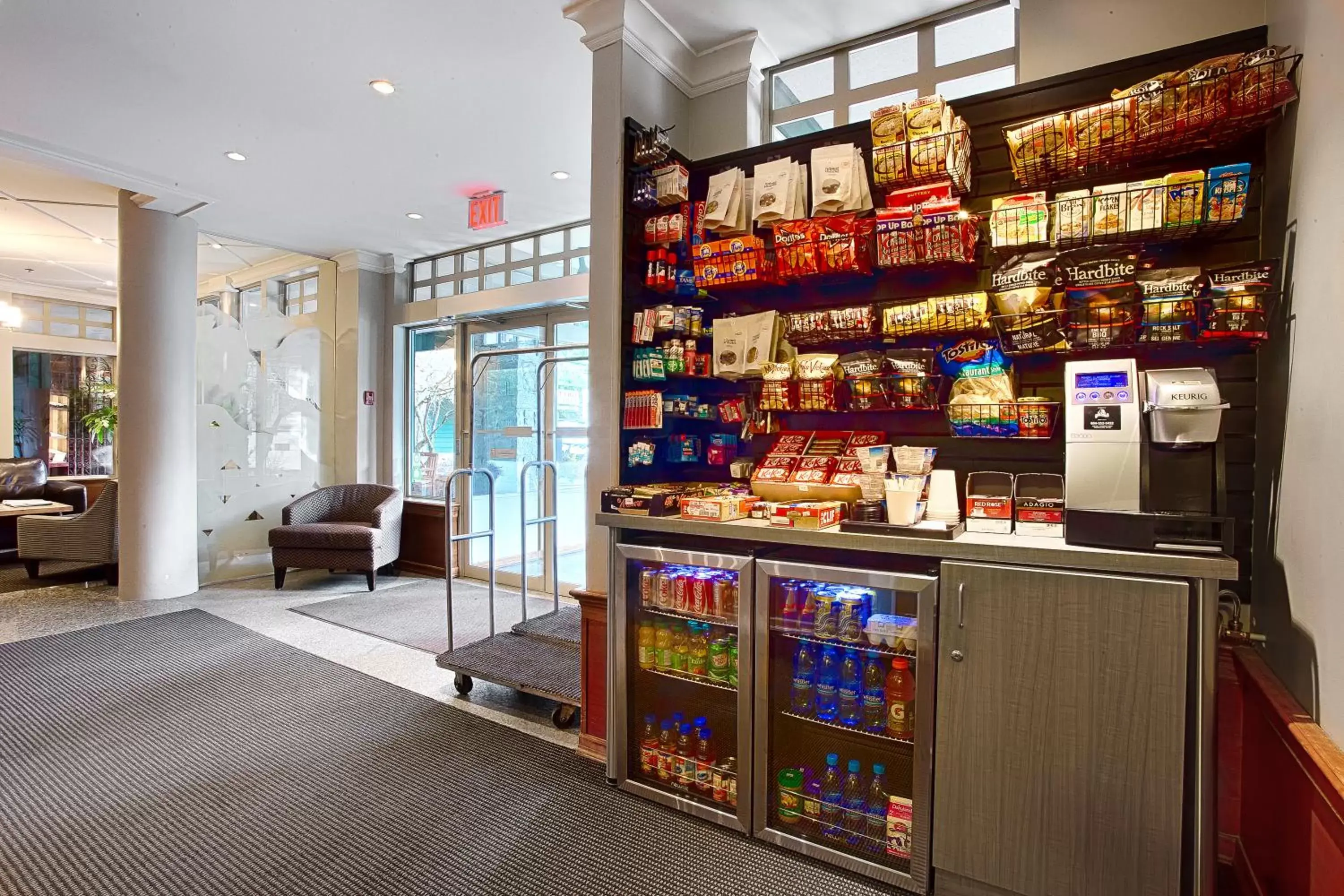 Coffee/tea facilities in Pinnacle Hotel Whistler