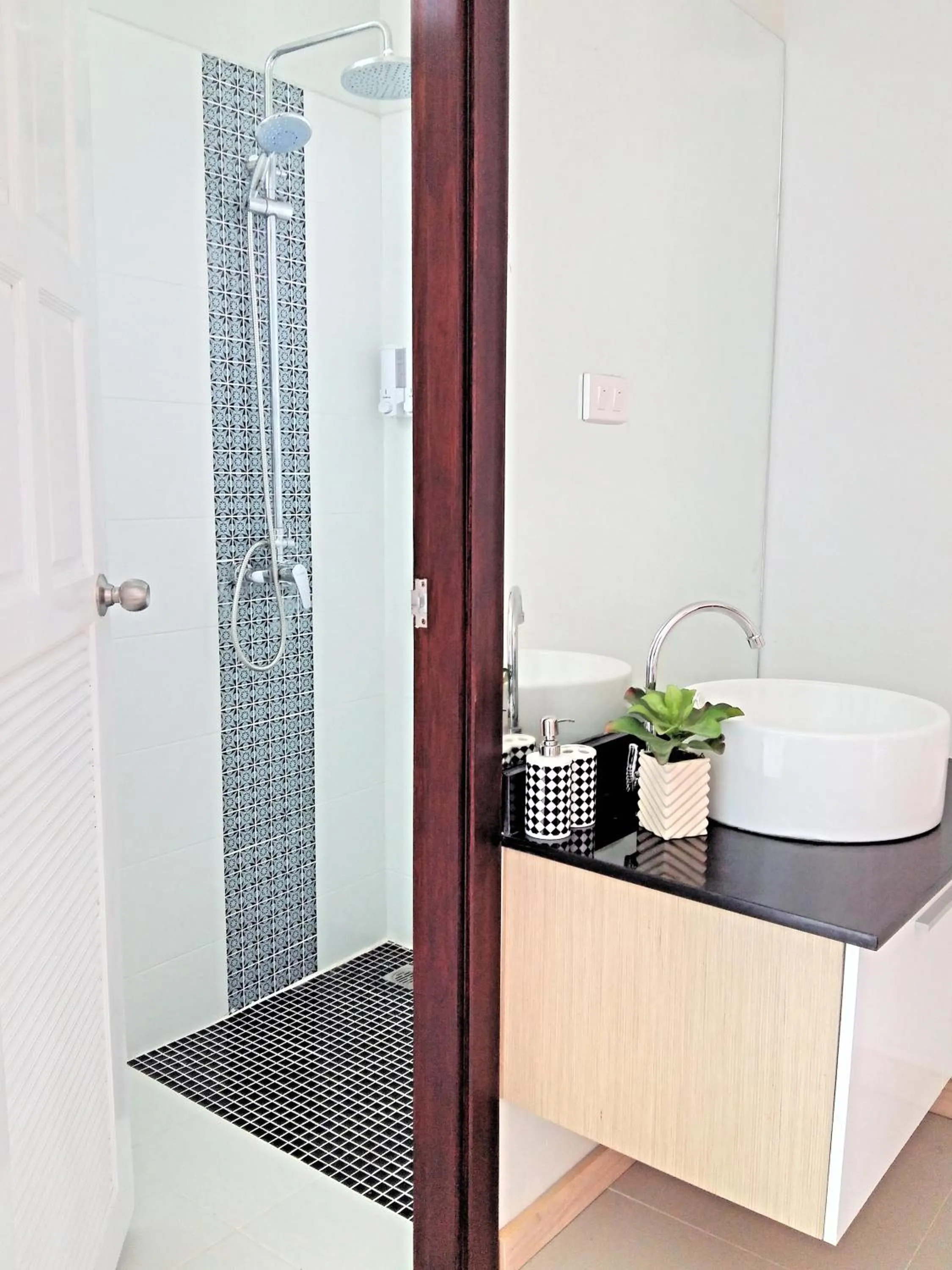 Toilet in The Wings Boutique Hotels Krabi Ko Lanta