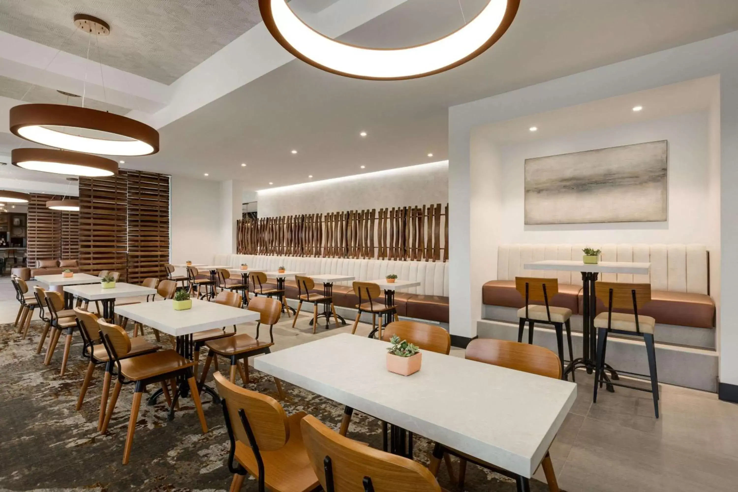 Restaurant/Places to Eat in La Quinta Inn & Suites by Wyndham Santa Rosa Sonoma