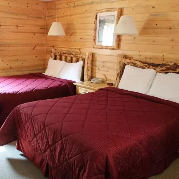 Triple Room with Bath in Georgetown Mountain Inn Triple Room with Bath in Georgetown Mountain Inn