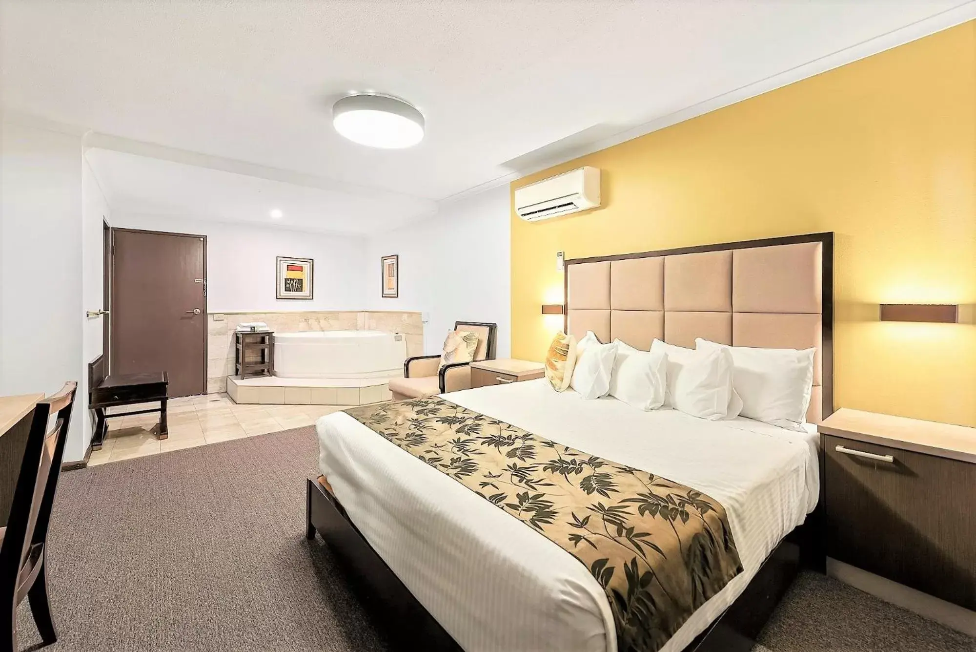 Bed in Eltham Gateway Hotel & Conference Centre Bed in Eltham Gateway Hotel & Conference Centre