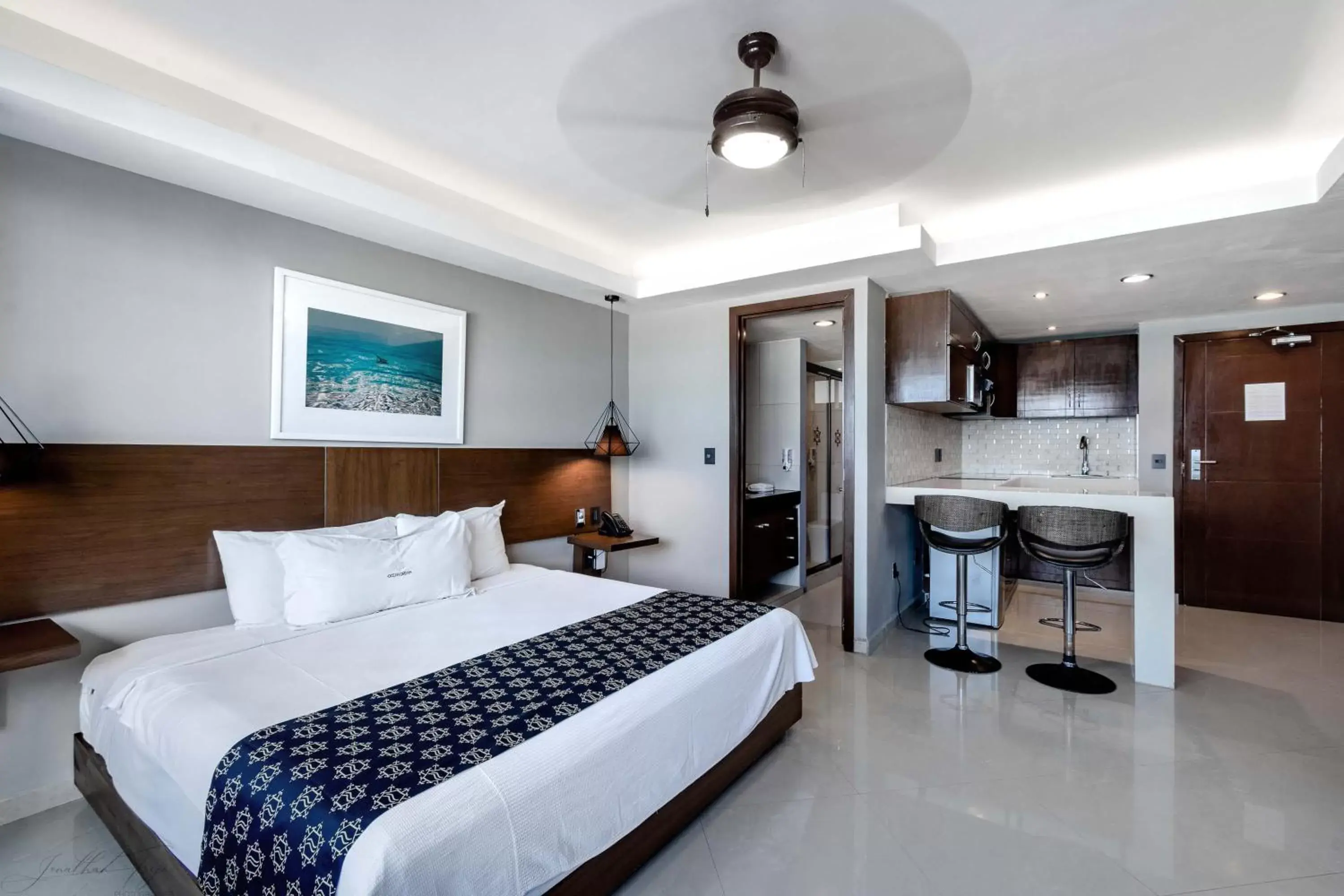 Photo of the whole room in Ocean Dream Cancun by GuruHotel