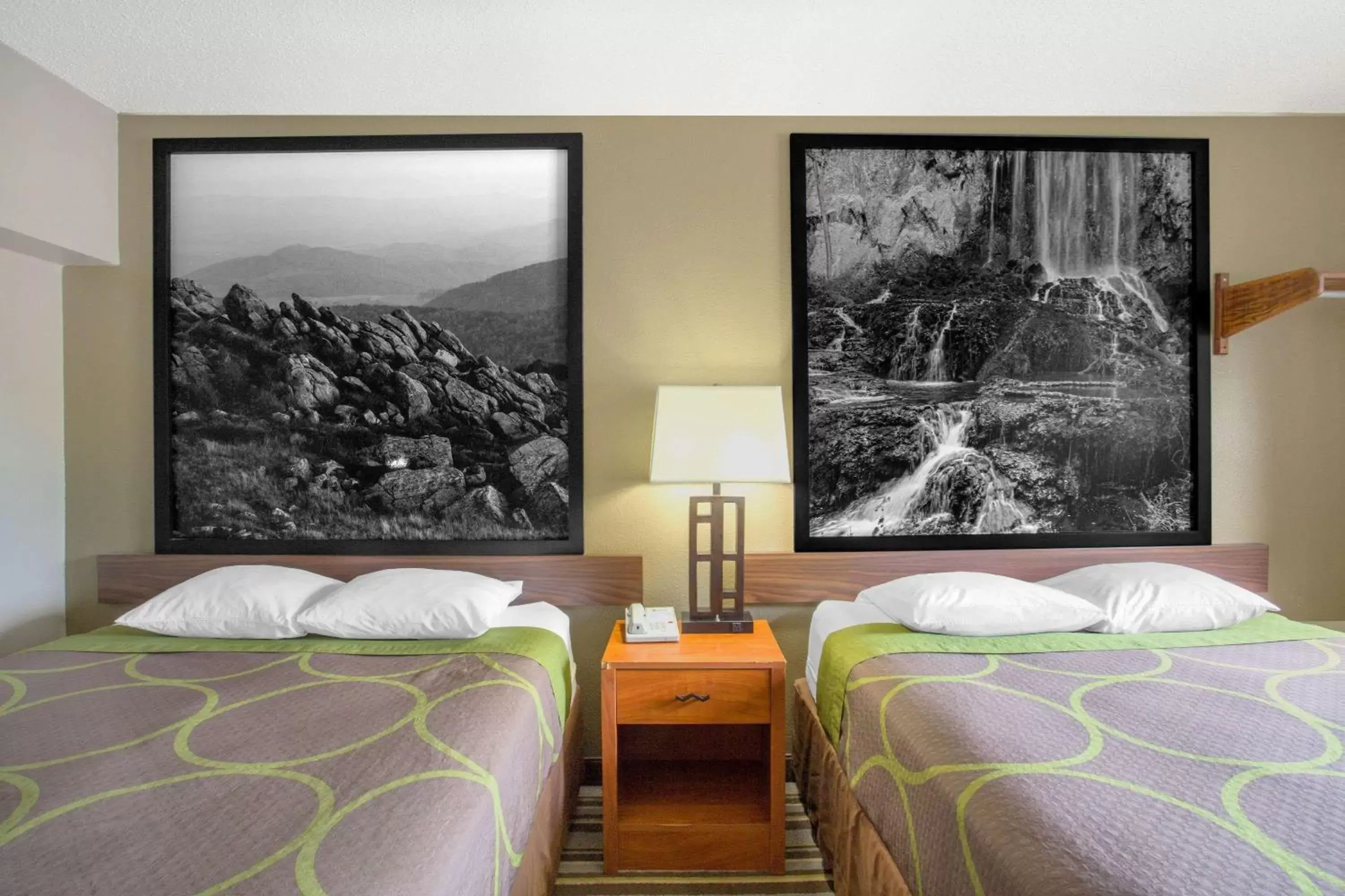 Photo of the whole room, Bed in Super 8 by Wyndham Abingdon VA Photo of the whole room, Bed in Super 8 by Wyndham Abingdon VA