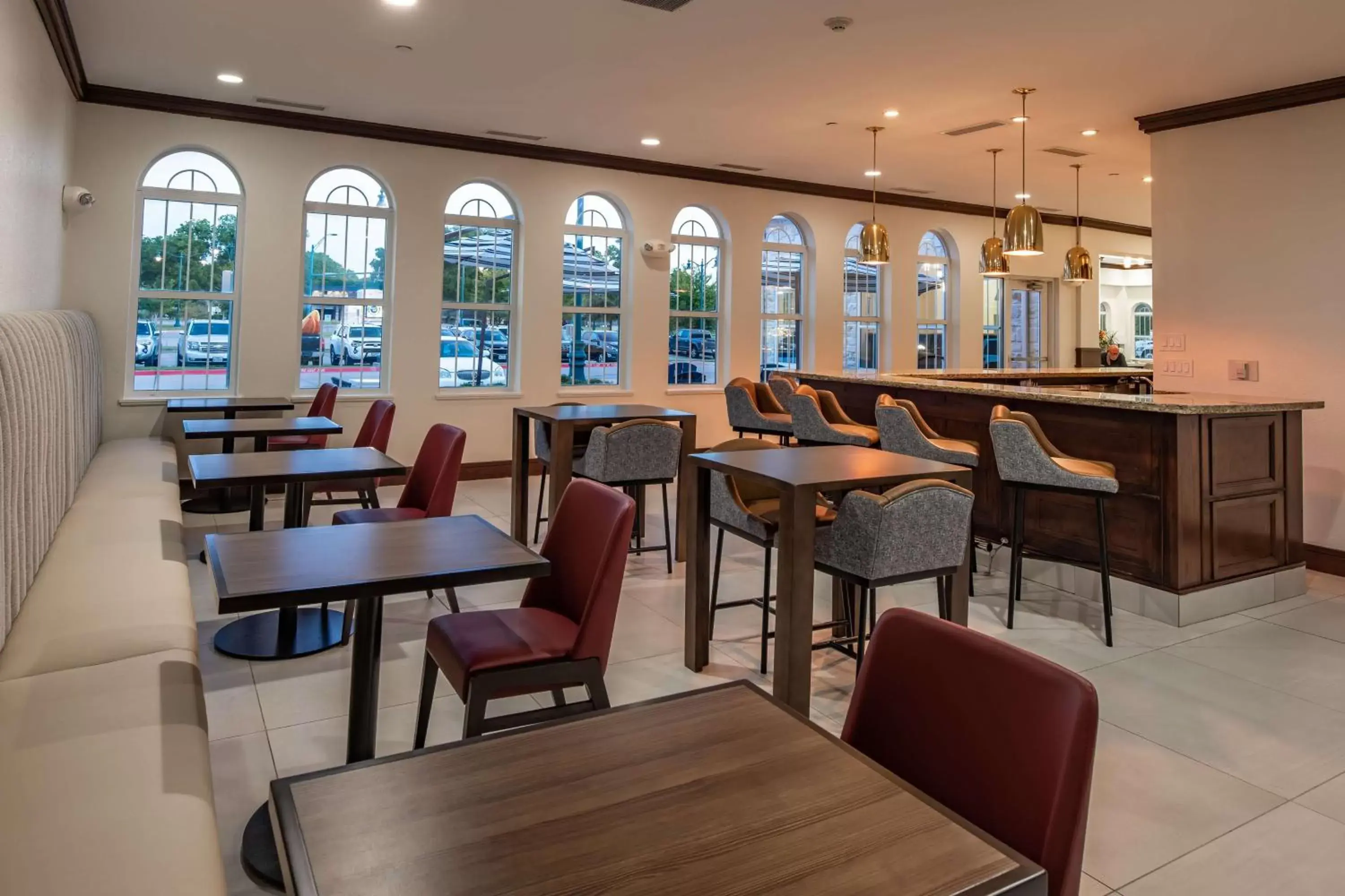 Lounge or bar, Restaurant/Places to Eat in Hilton Garden Inn Granbury