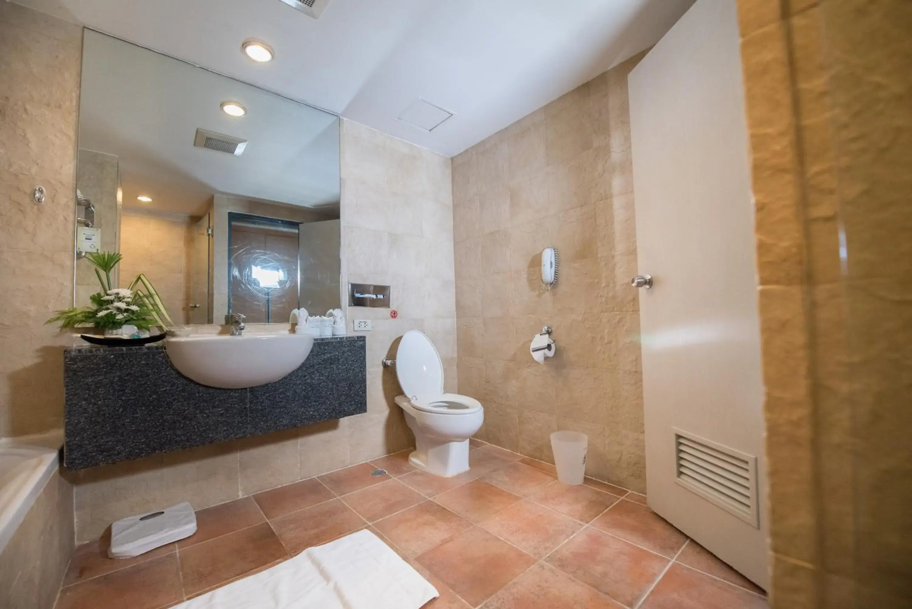 Bathroom in Gold Orchid Bangkok Hotel