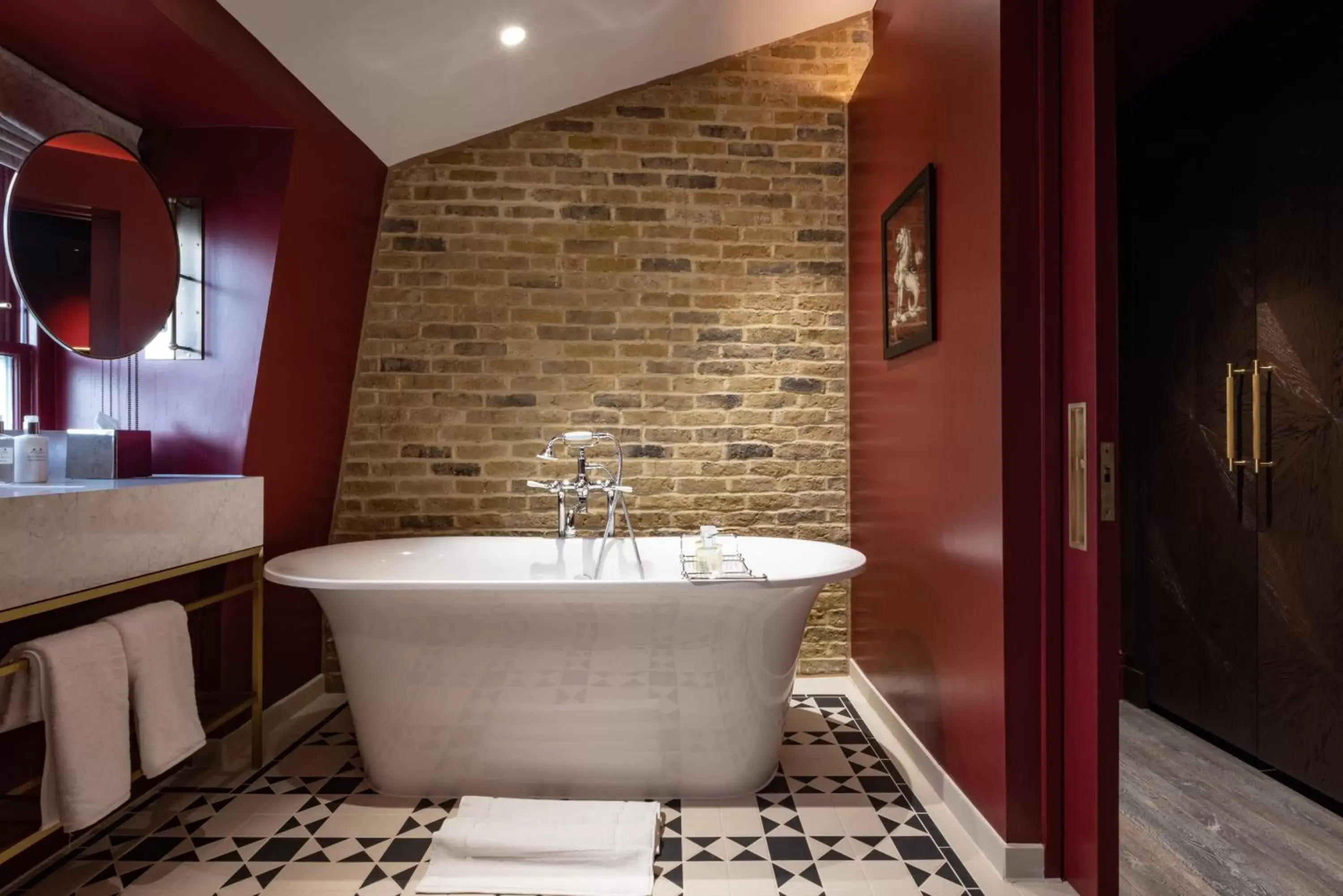 Bath, Bathroom in Sun Street Hotel Shoreditch