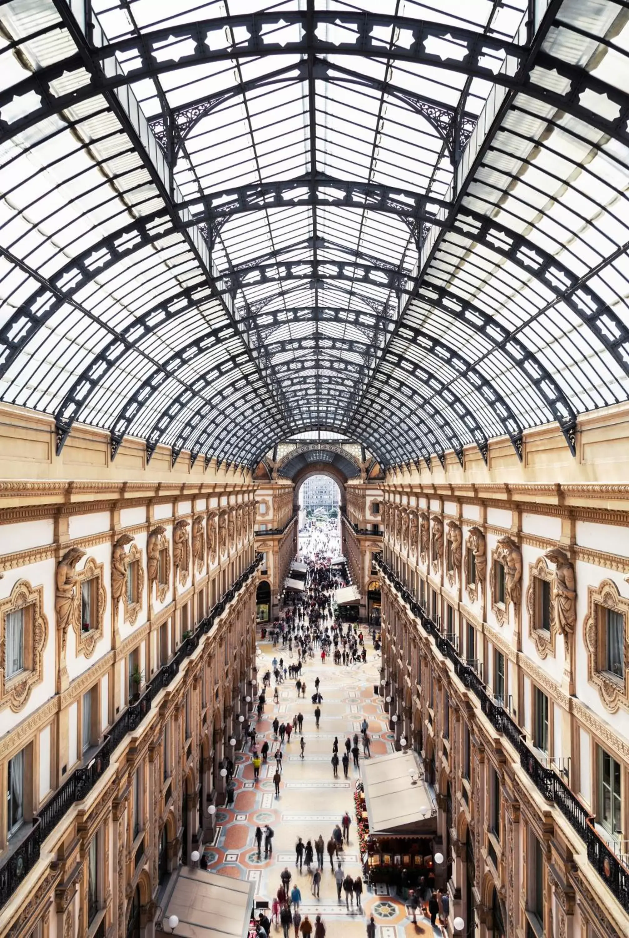 Landmark view in Galleria Vik Milano