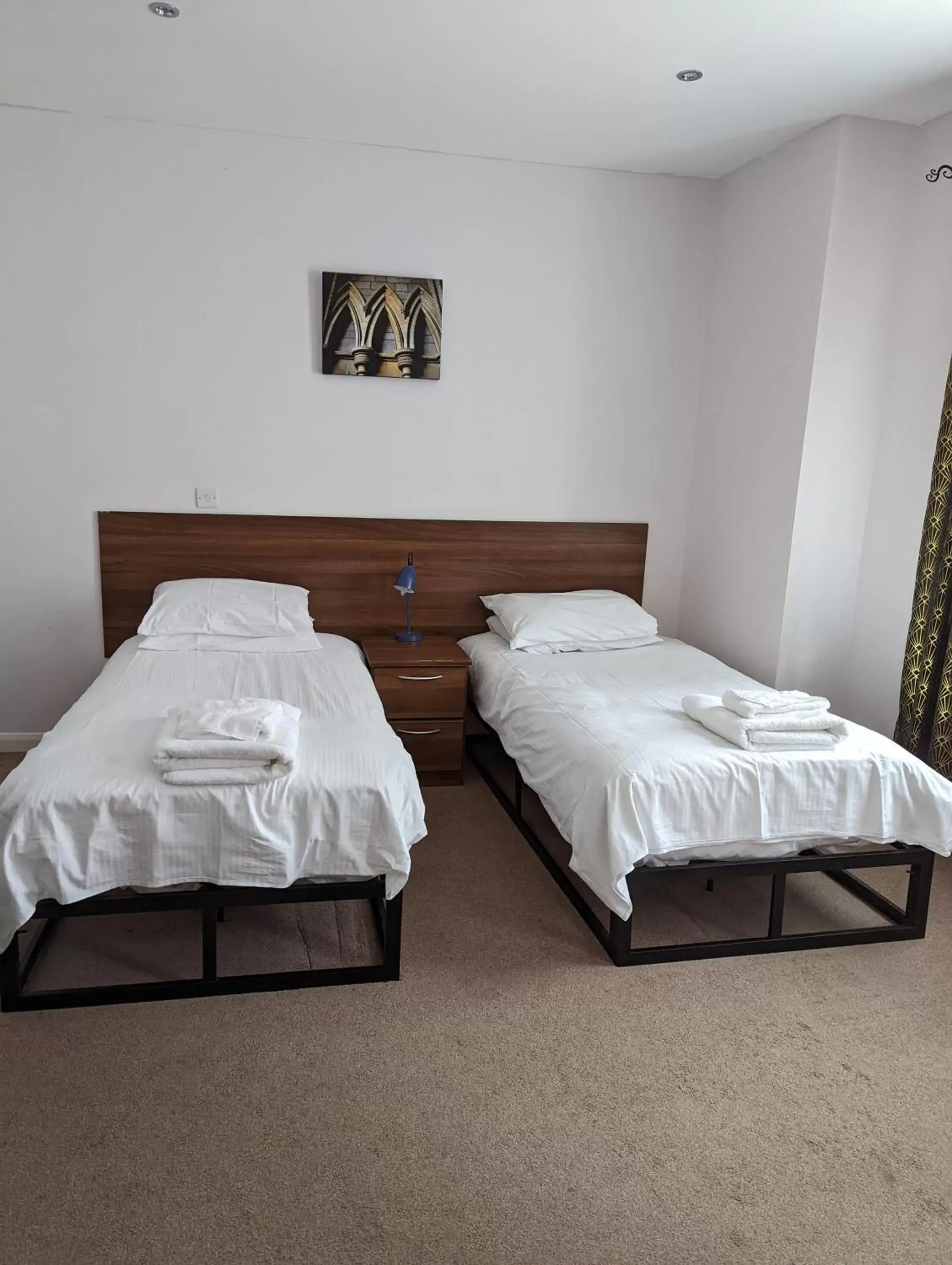 Bed in Barley Sheaf, Old Bridge Street EN SUITE ROOMS, ROOM ONLY