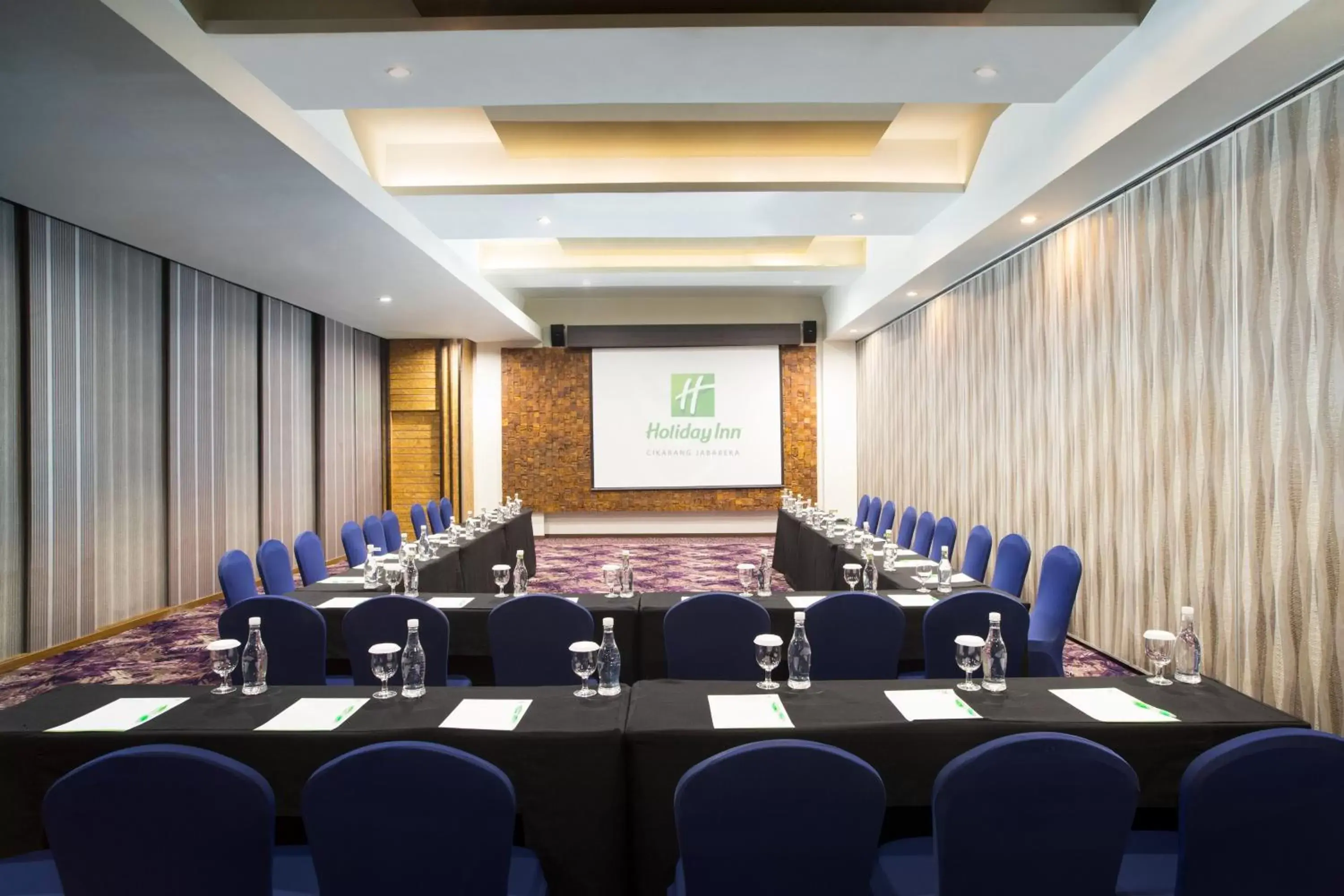 Meeting/conference room in Holiday Inn Cikarang Jababeka, an IHG Hotel