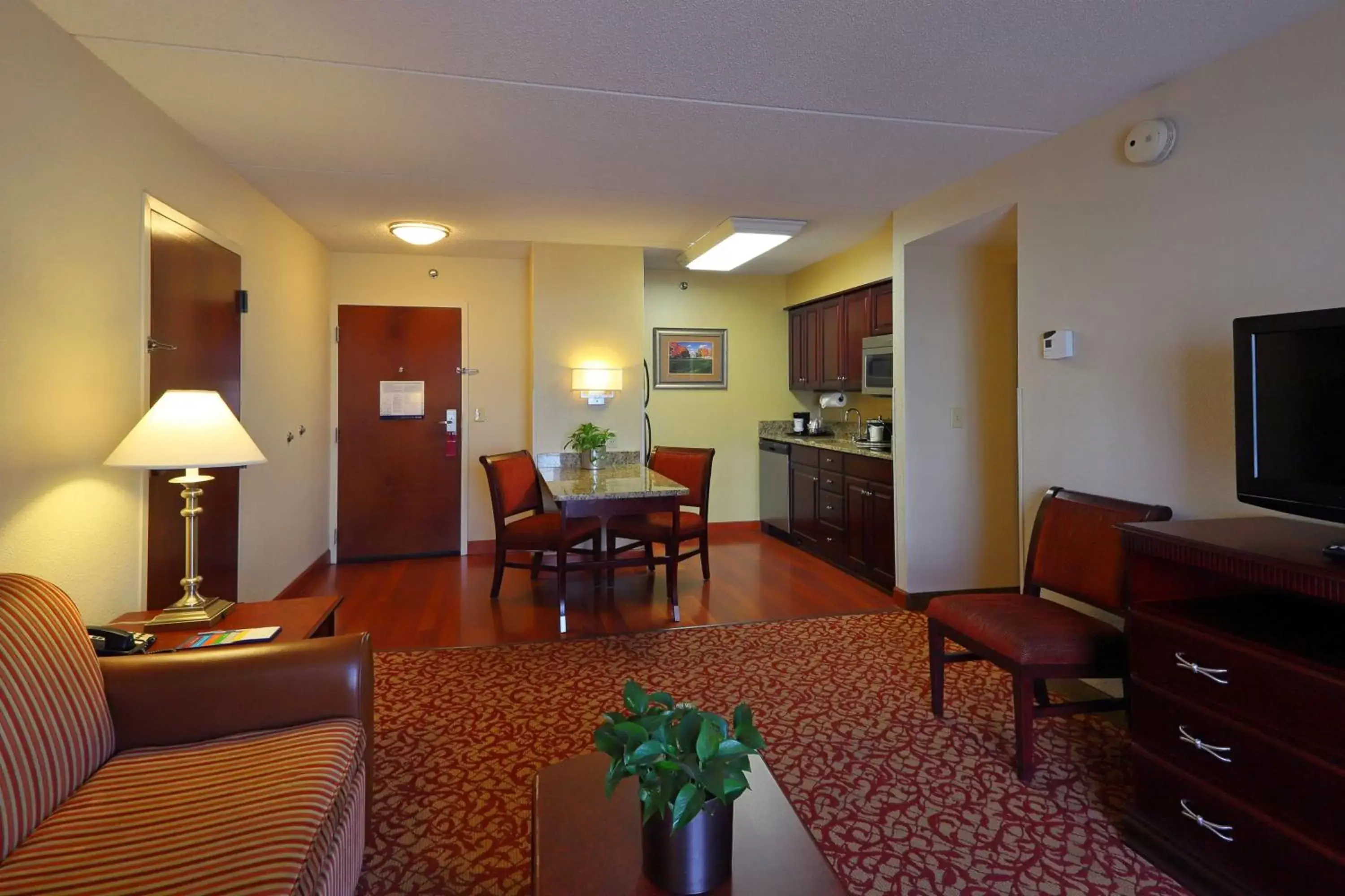 Photo of the whole room, Seating Area in Hampton Inn & Suites Charlottesville at the University