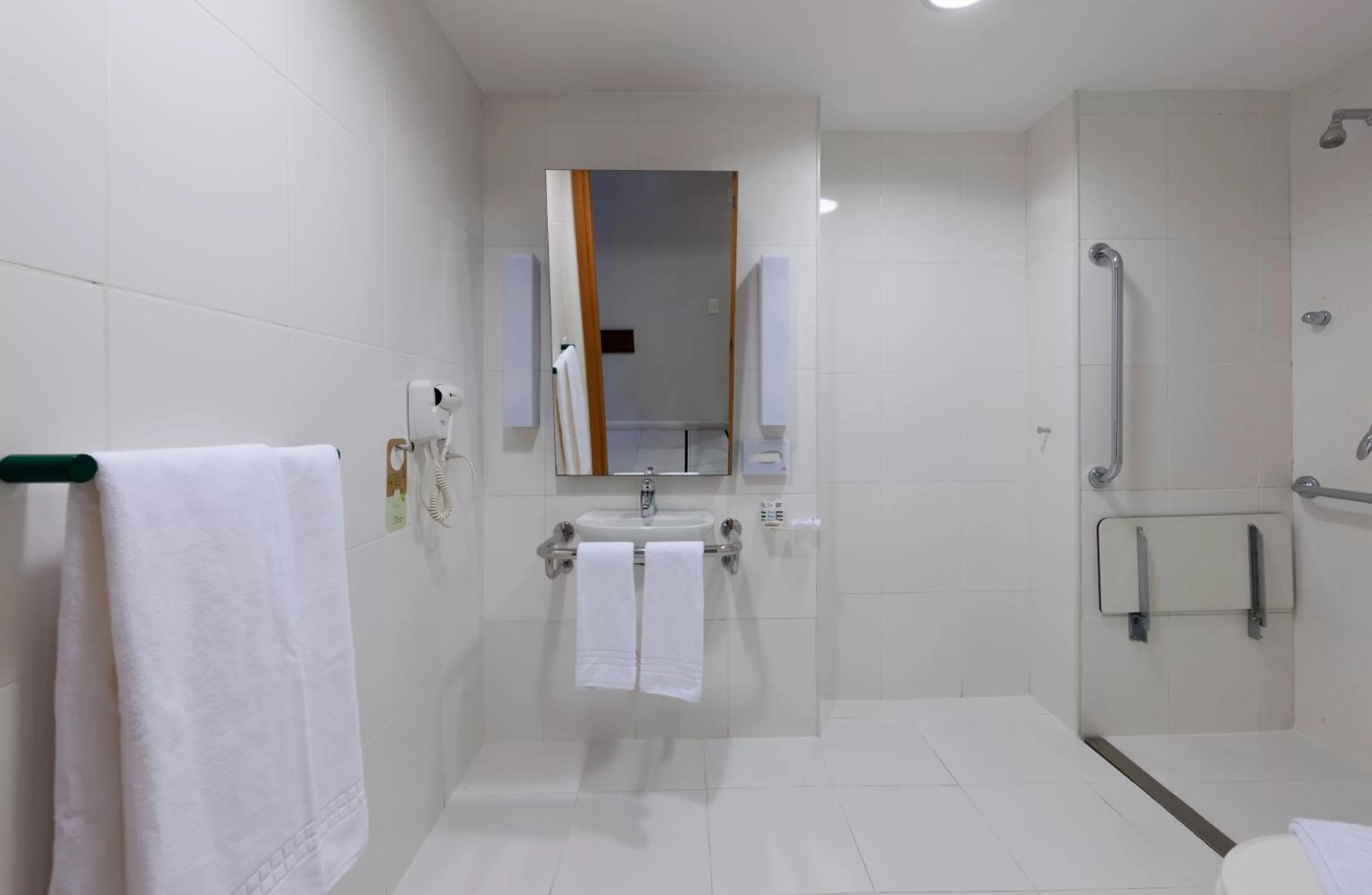 Facility for disabled guests in Mercure Rio de Janeiro Nova Iguaçu