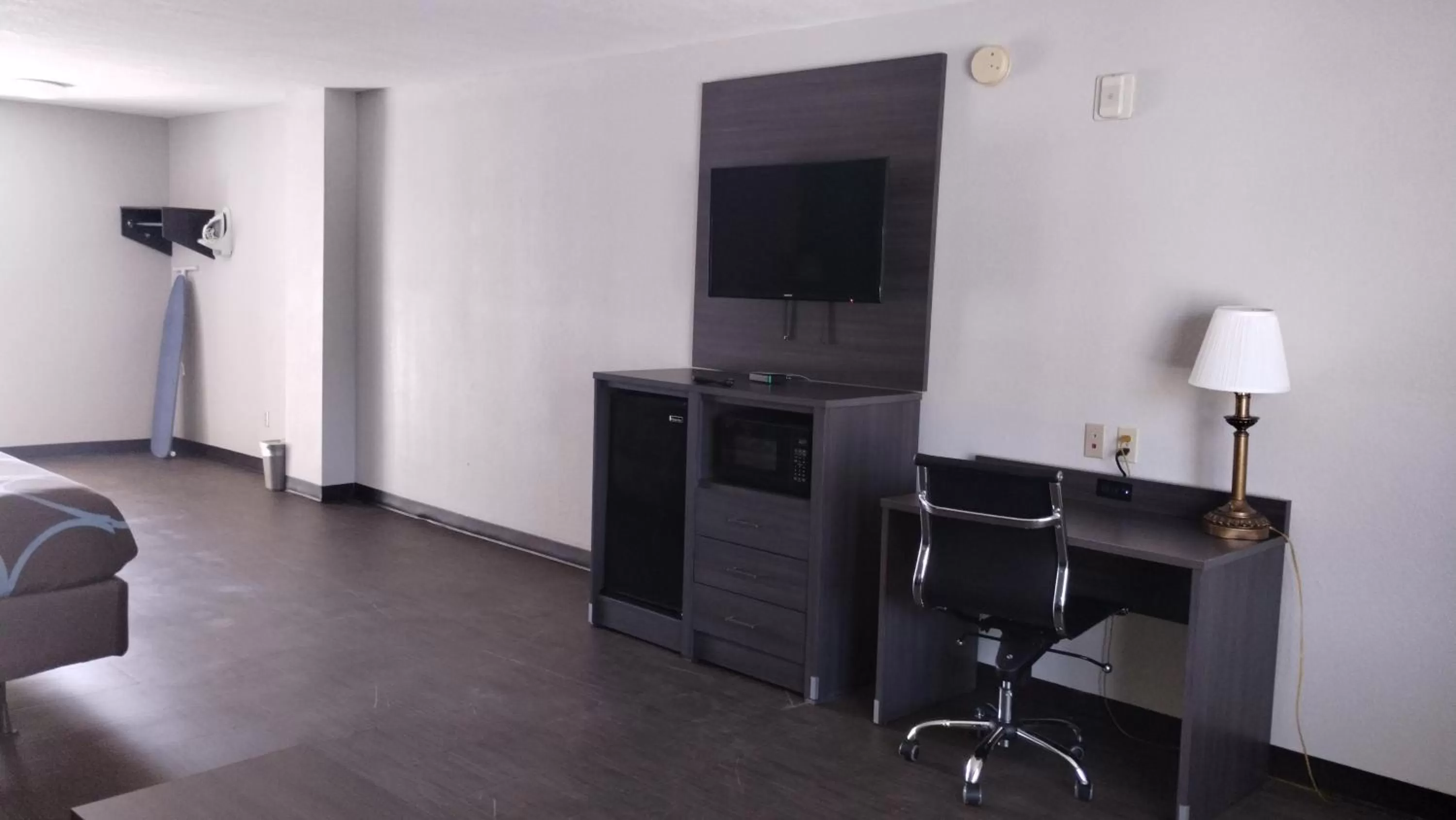 Area and facilities in Super 8 Motel by Wyndham near Fort Lauderdale Arpt