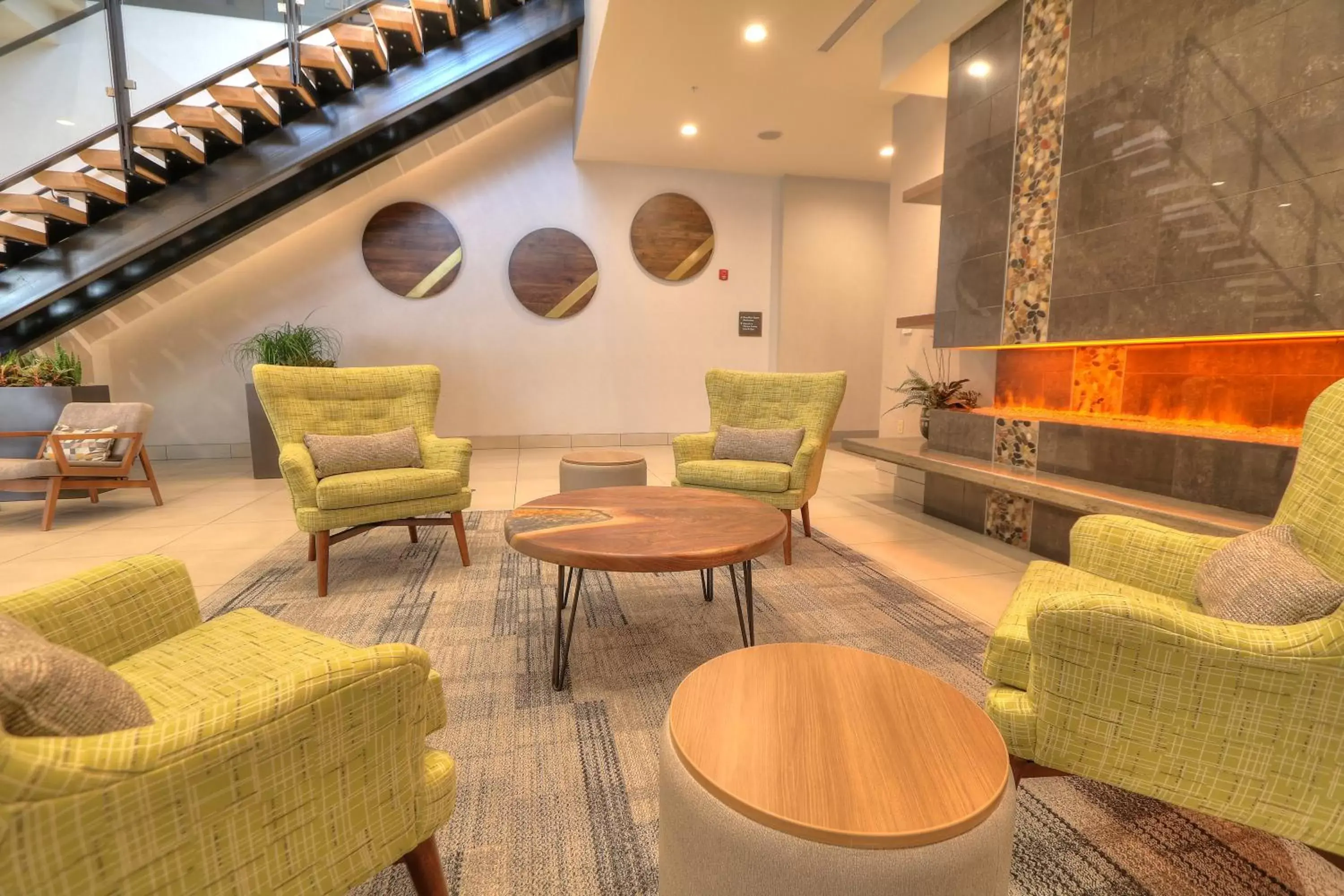 Lobby or reception, Seating Area in Holiday Inn & Suites Pigeon Forge Convention Center, an IHG Hotel