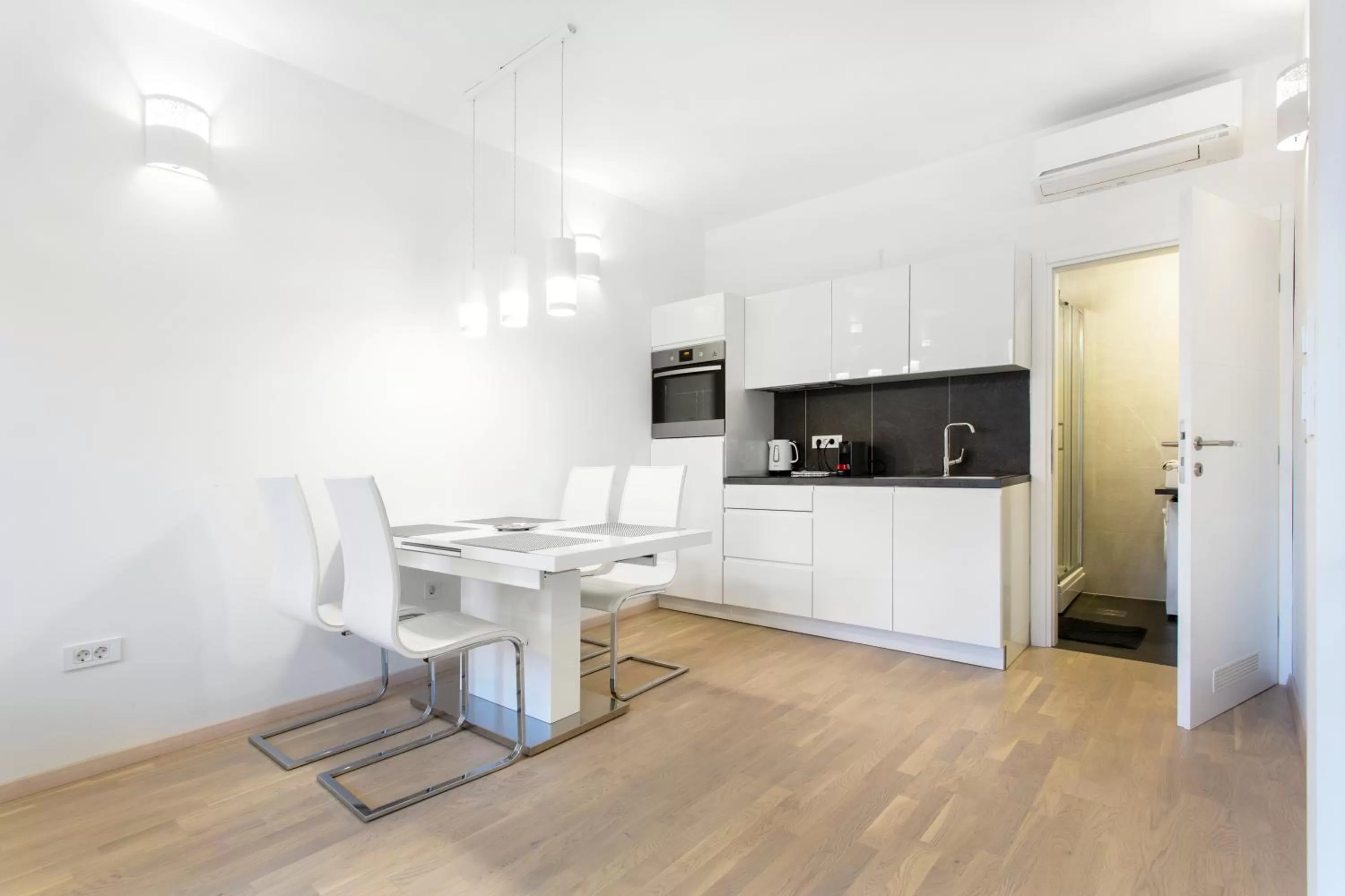 Kitchen or kitchenette, Kitchen/Kitchenette in Urban Style Apartments by Loft