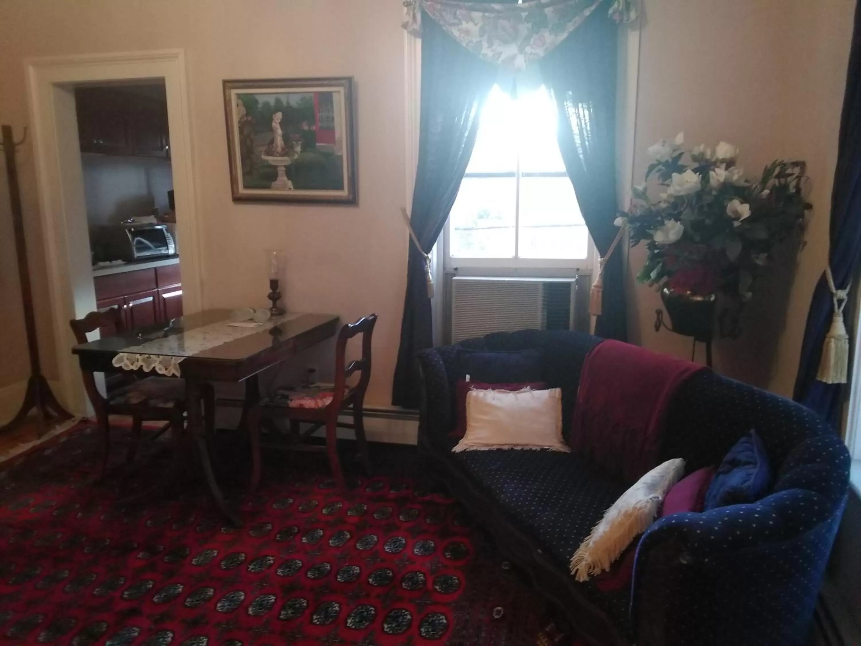 Seating Area in Stay Saratoga