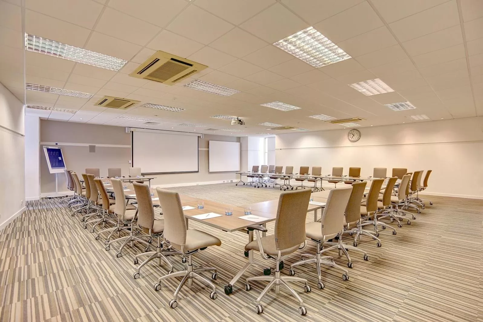 Business facilities in Hartsfield Manor