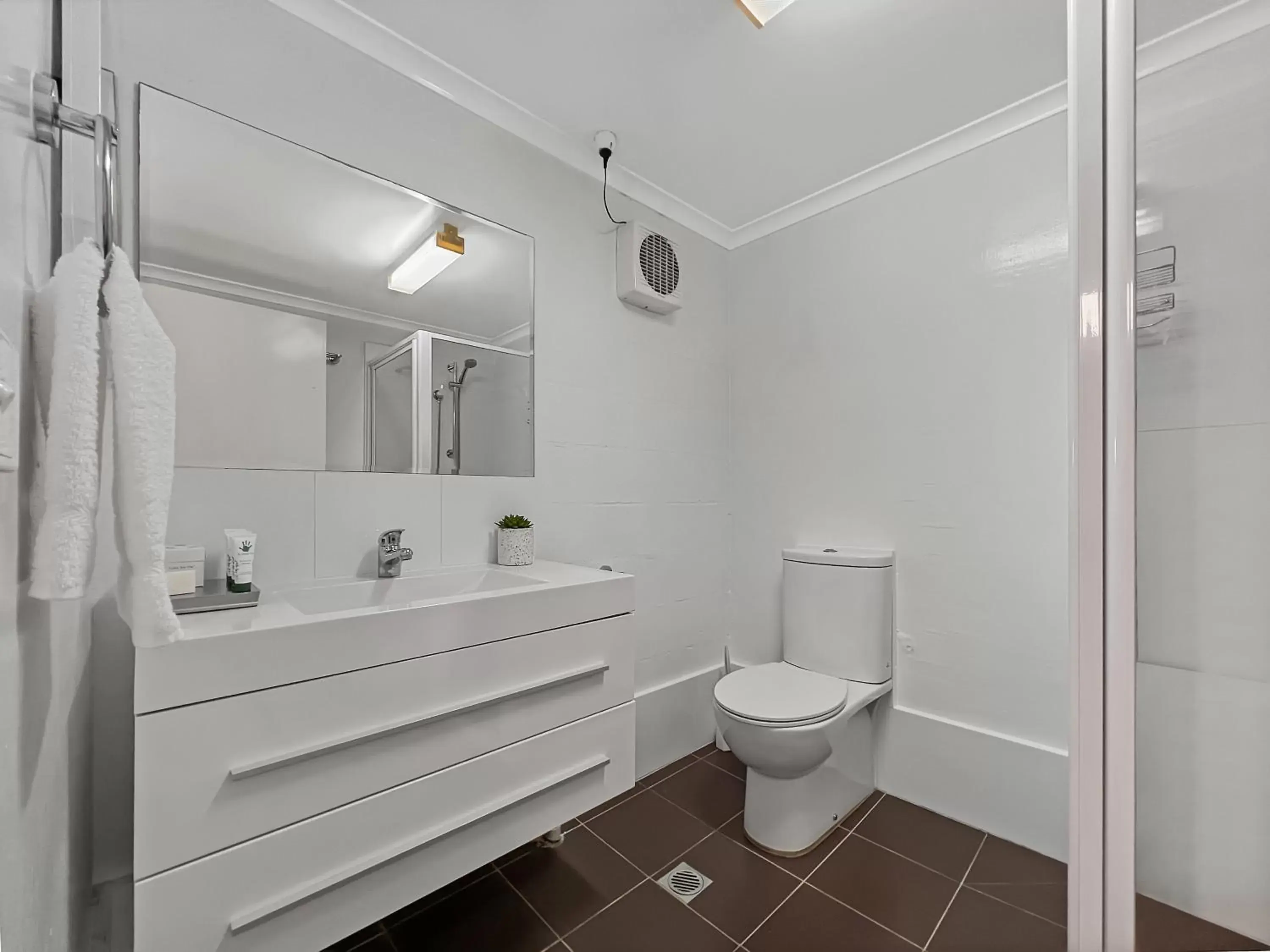 Bathroom in Albacore Apartments