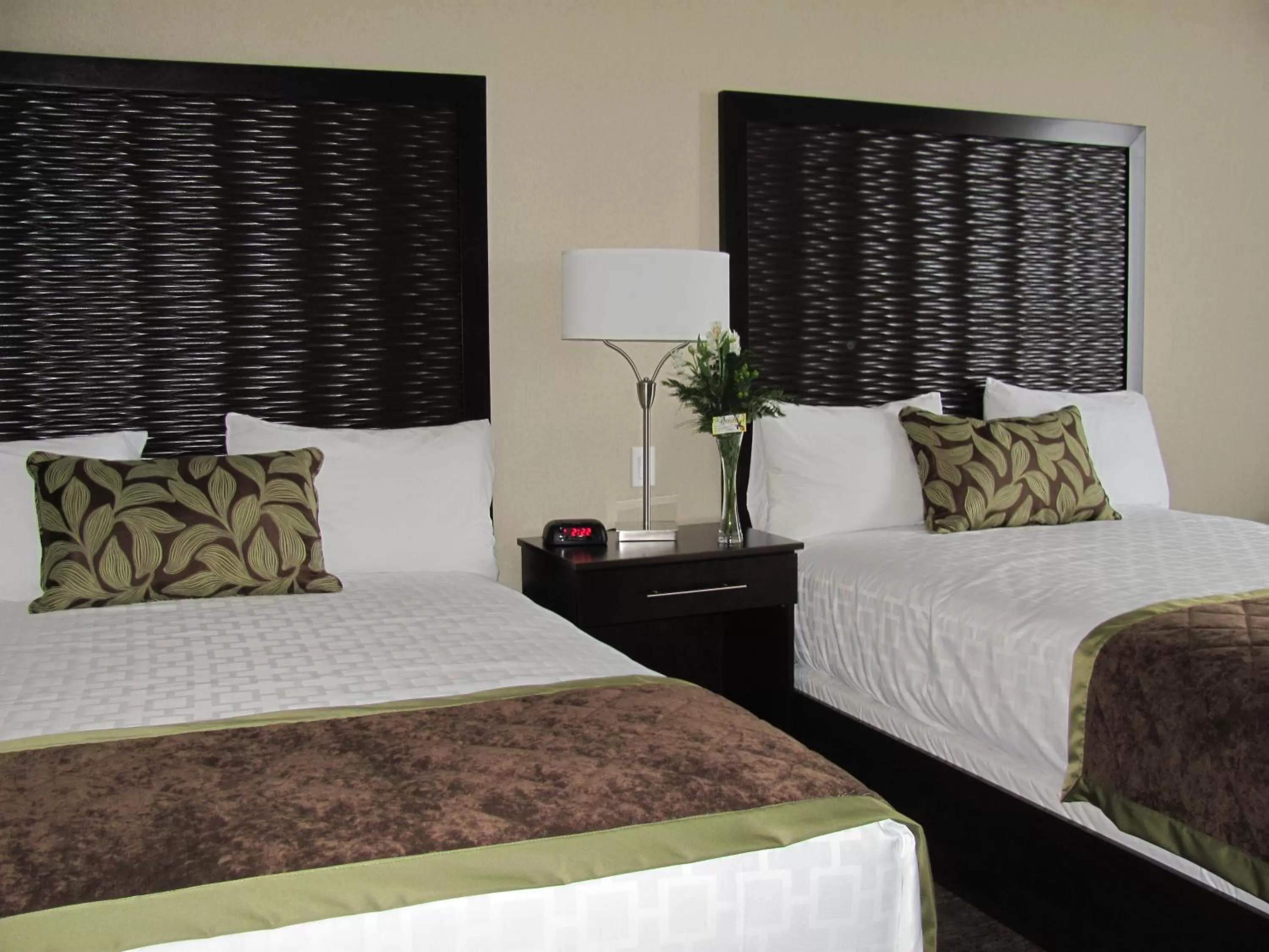 Queen Room with Two Queen Beds in RiverRock Inn