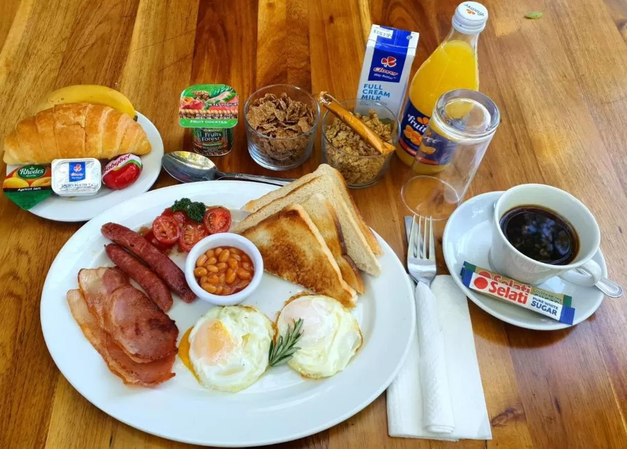 Continental breakfast in Ivory Tusk Lodge
