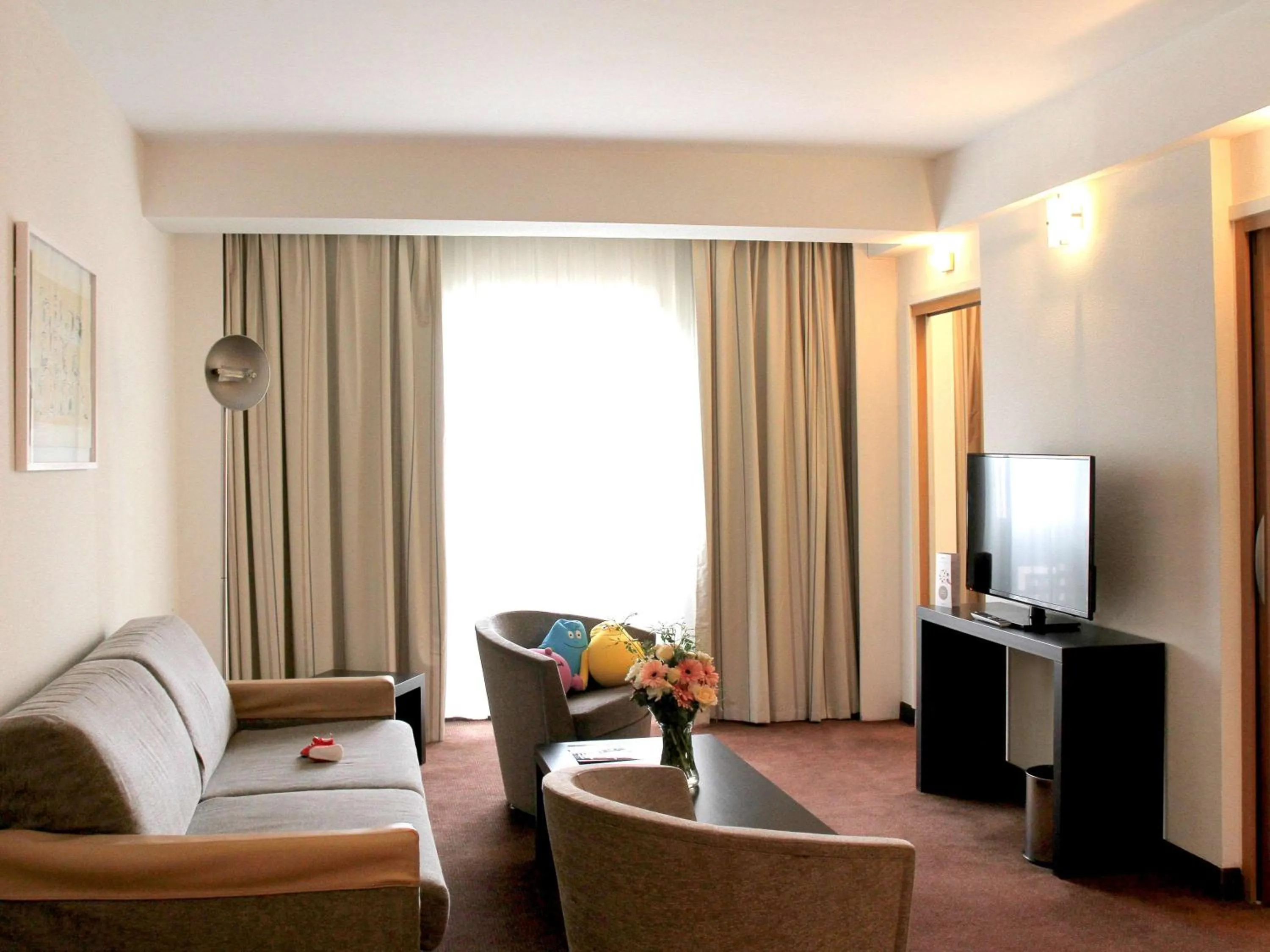 Photo of the whole room in Novotel Constantine