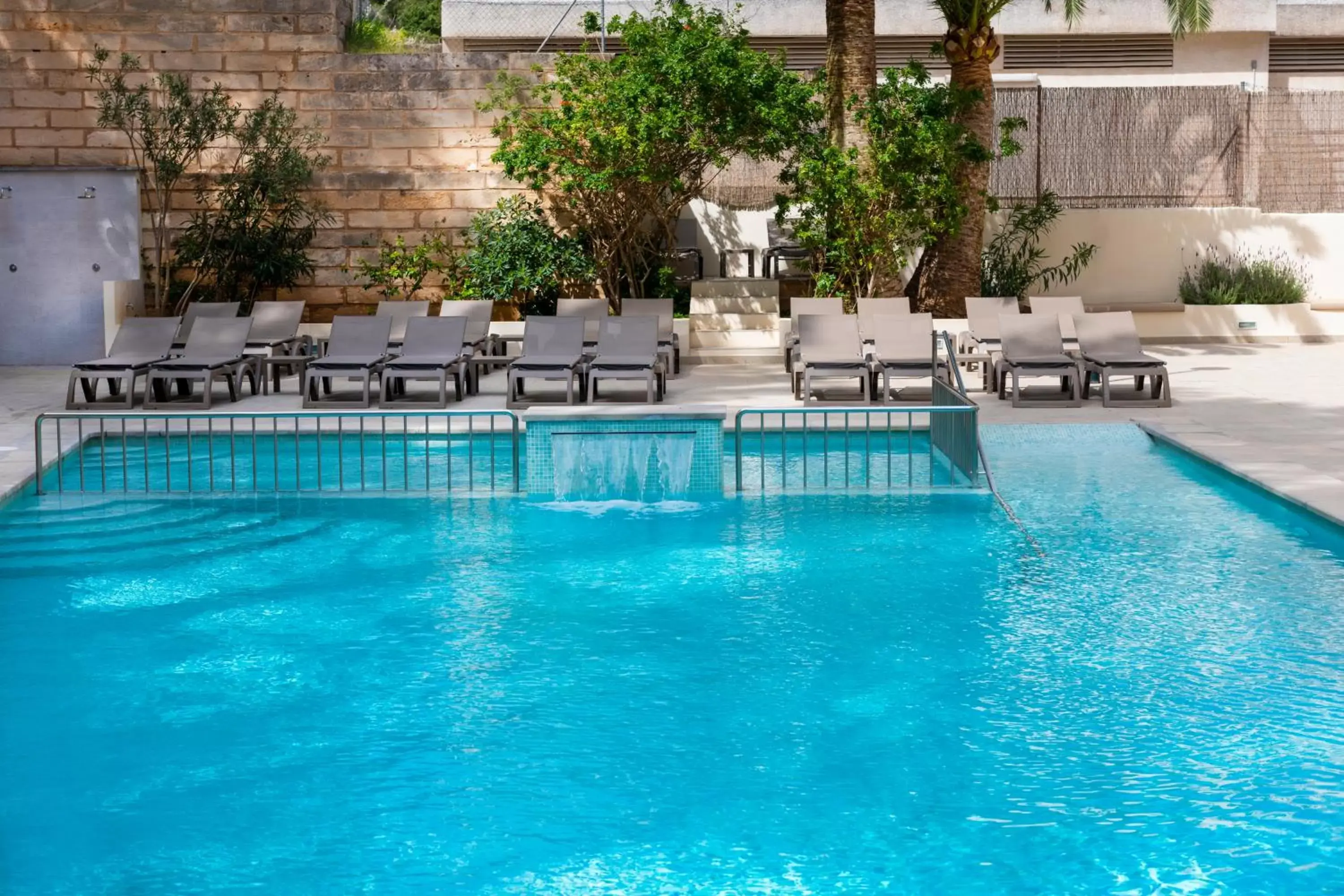Swimming Pool in Hotel Flor Los Almendros