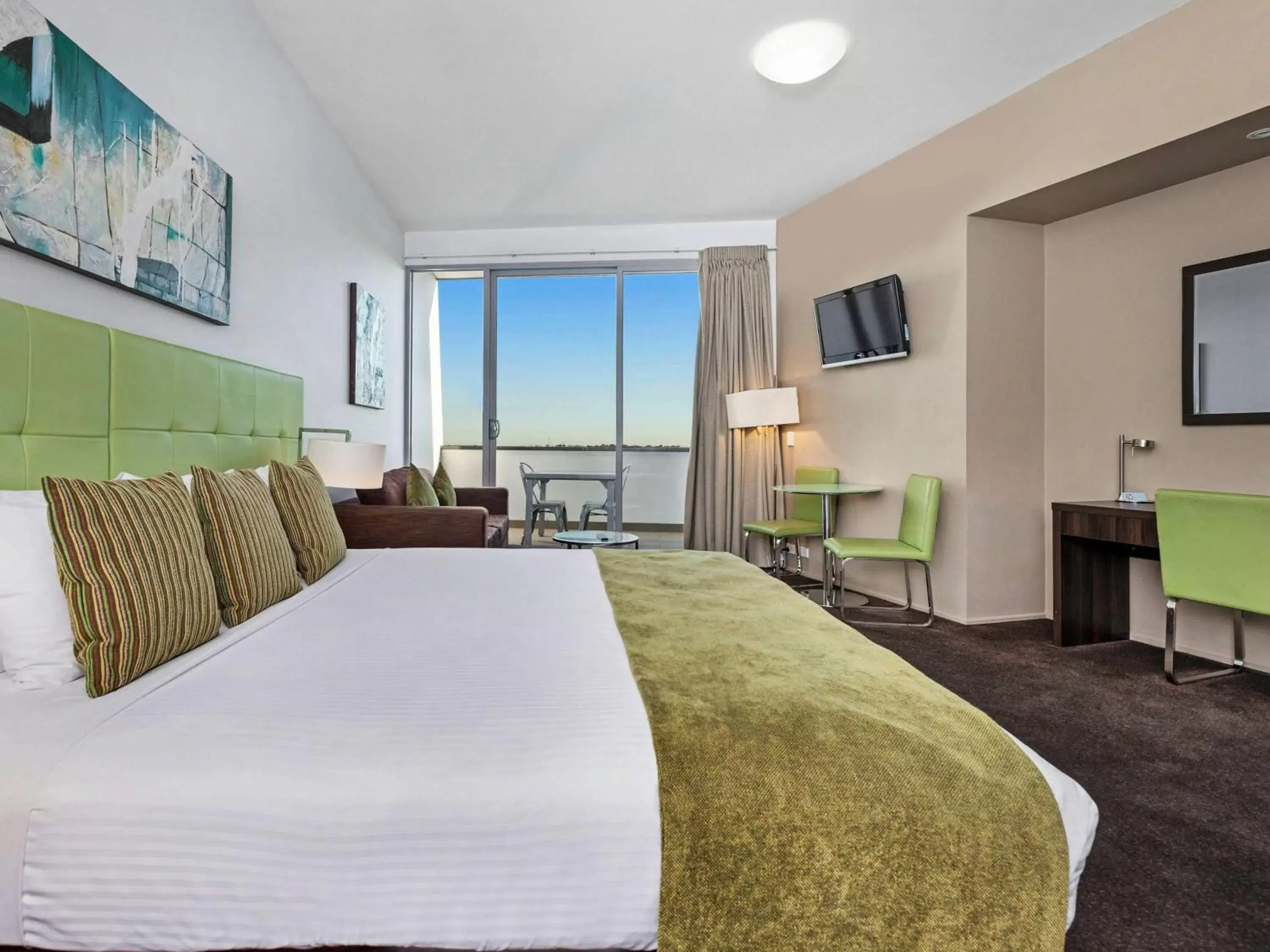 Photo of the whole room, Bed in Mercure Melbourne Caroline Springs