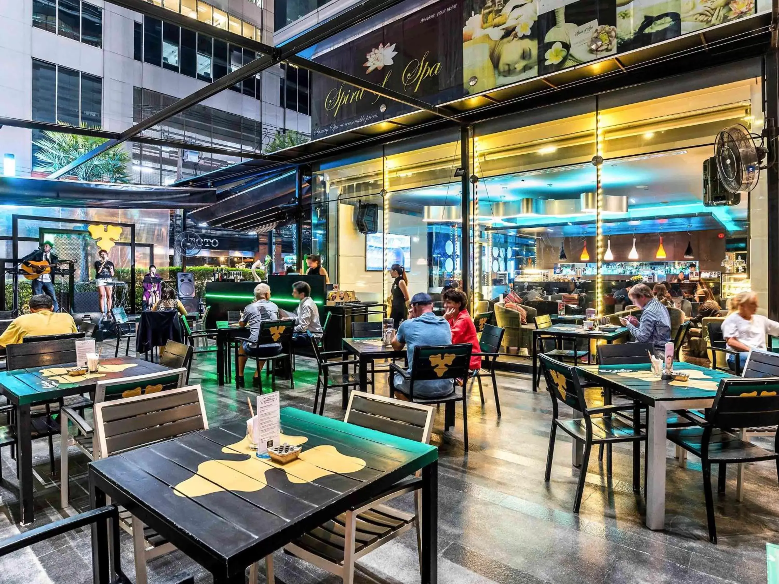 Lounge or bar, Restaurant/Places to Eat in Novotel Bangkok Ploenchit Sukhumvit