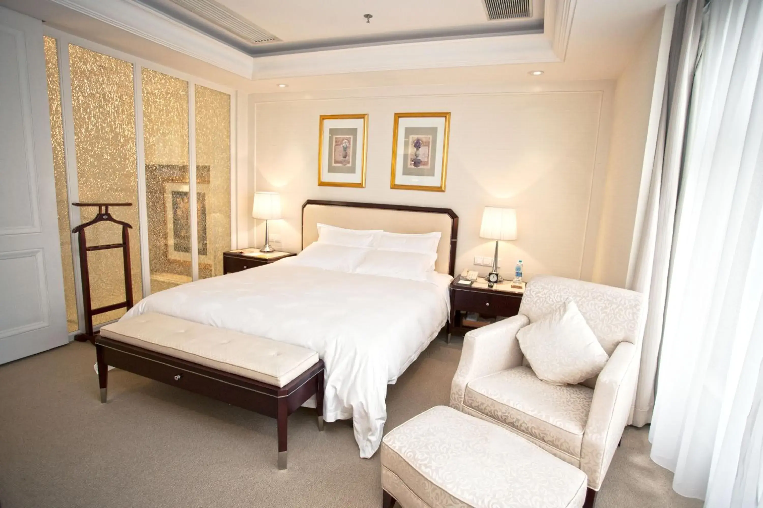 Executive Suite - single occupancy - Include One Breakfast in Parklane Hotel