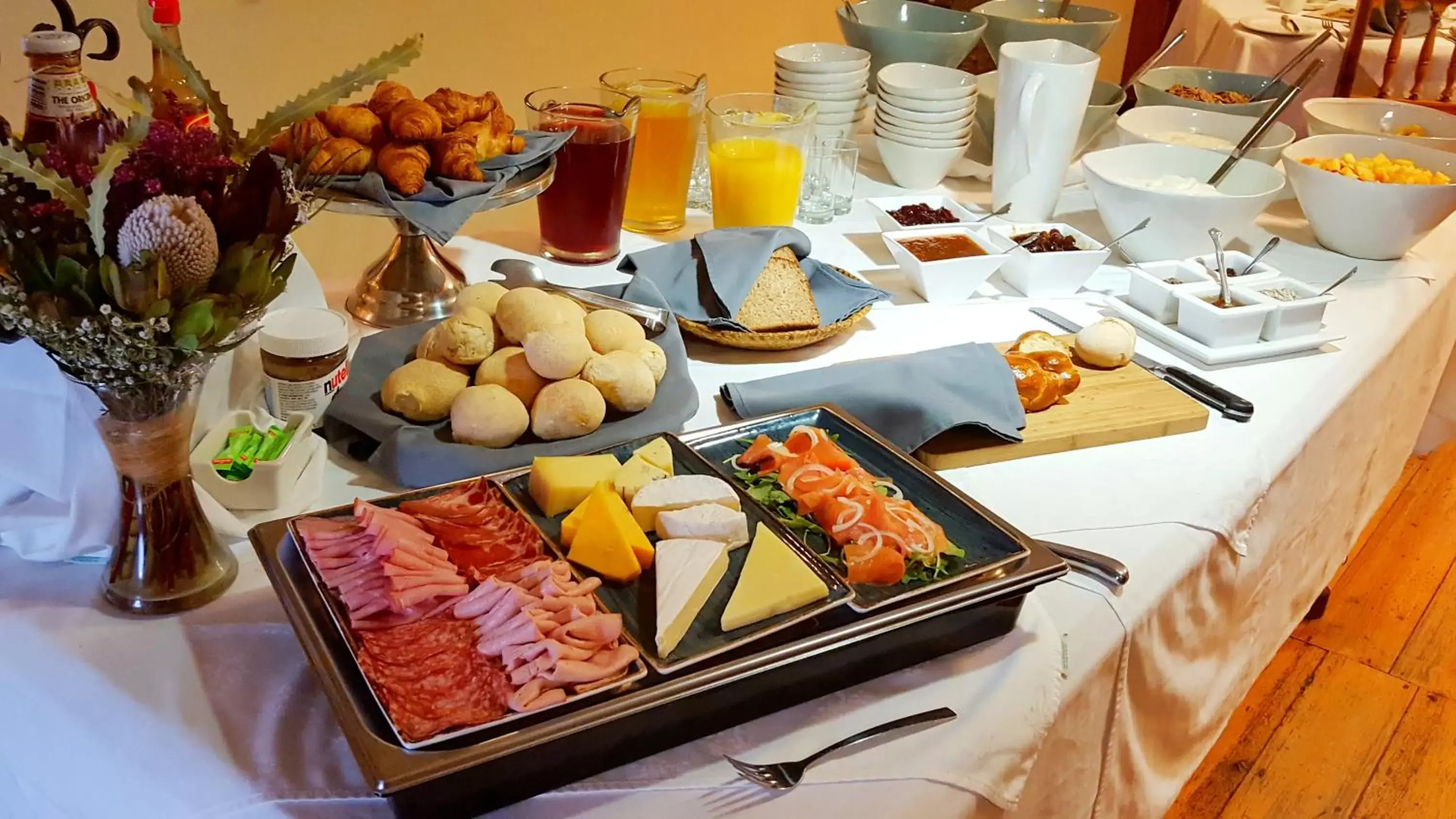 Food and drinks in Mimosa Lodge