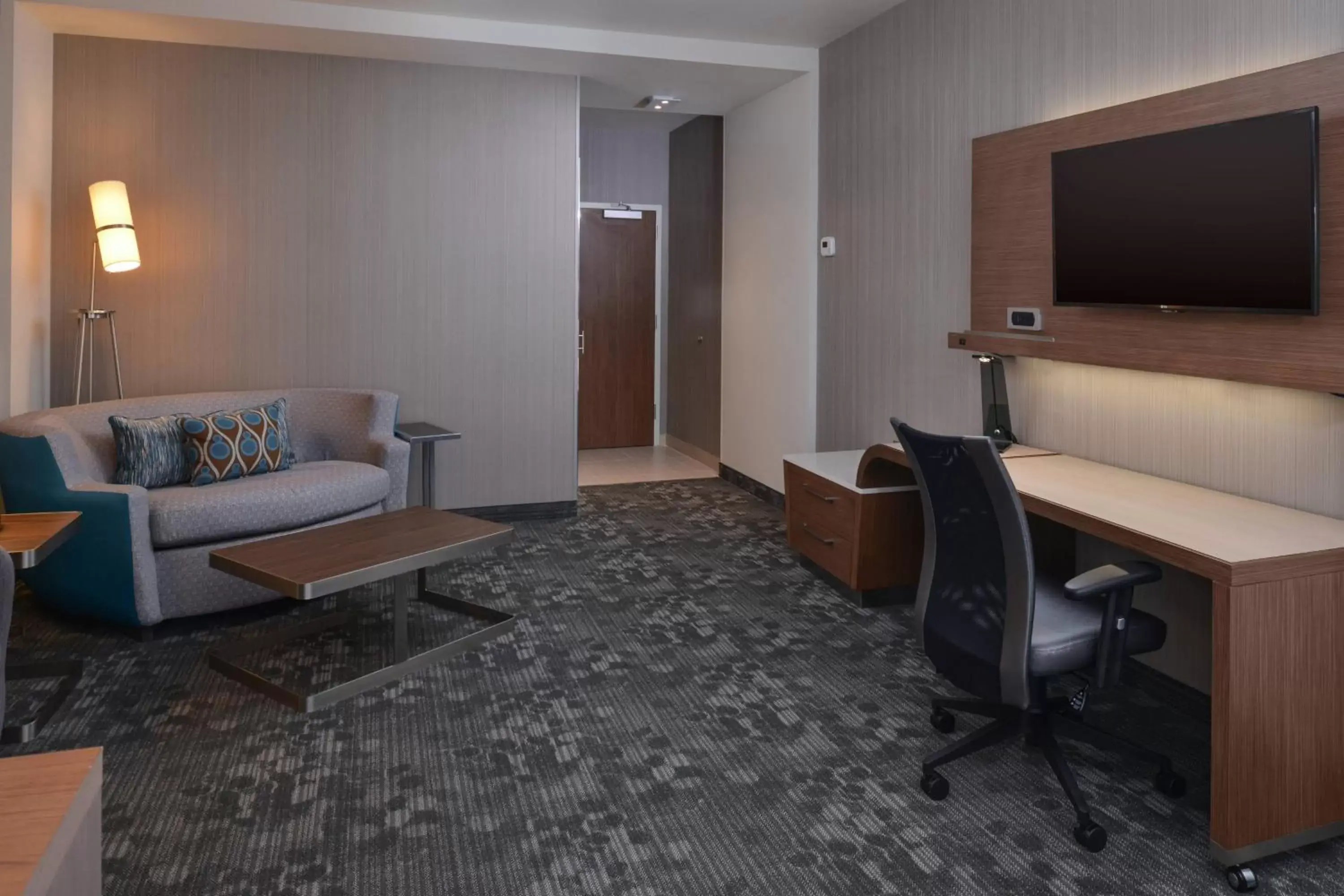 Photo of the whole room, TV/Entertainment Center in Courtyard by Marriott St. Louis St. Peters