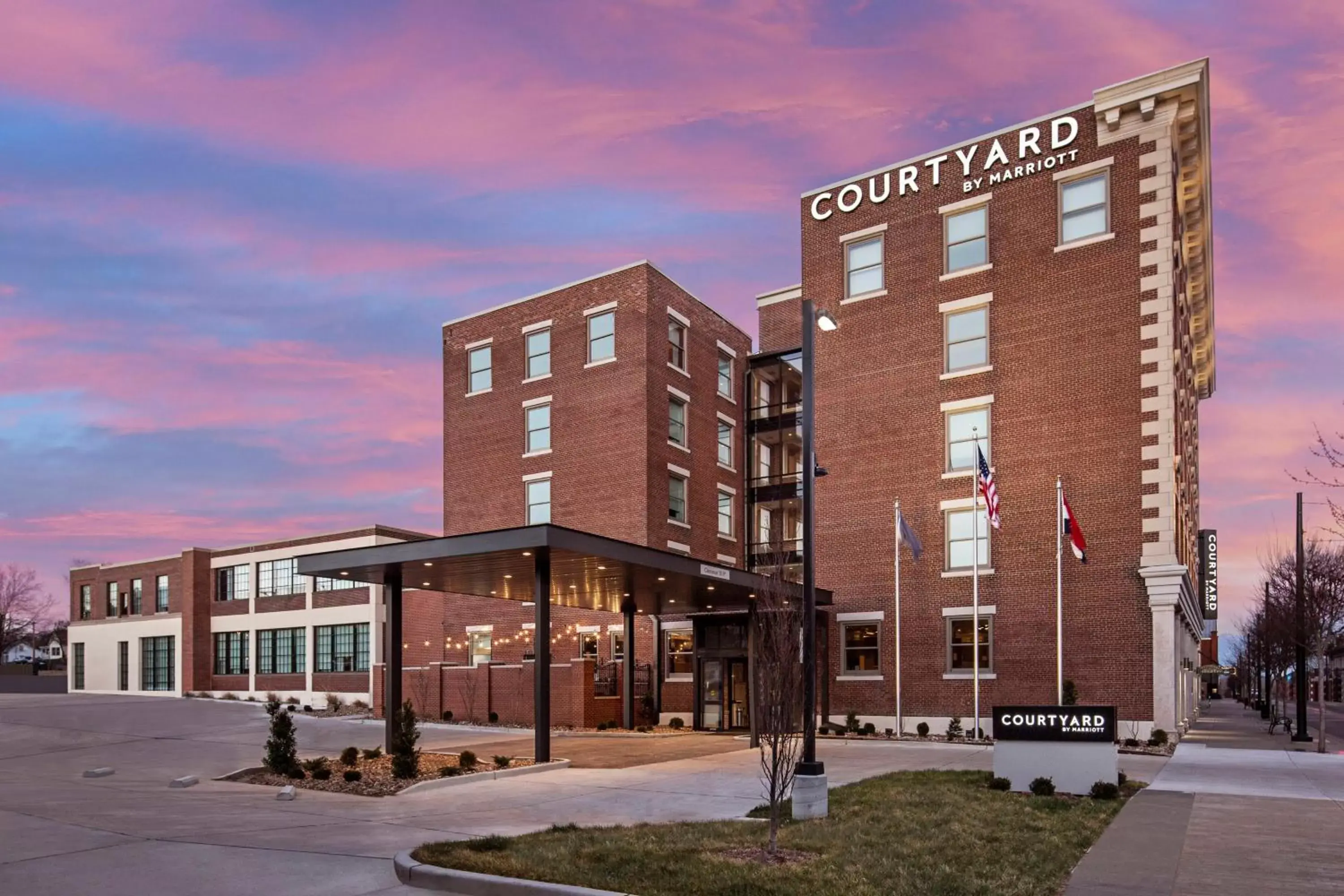 Property Building in Courtyard by Marriott Cape Girardeau Downtown