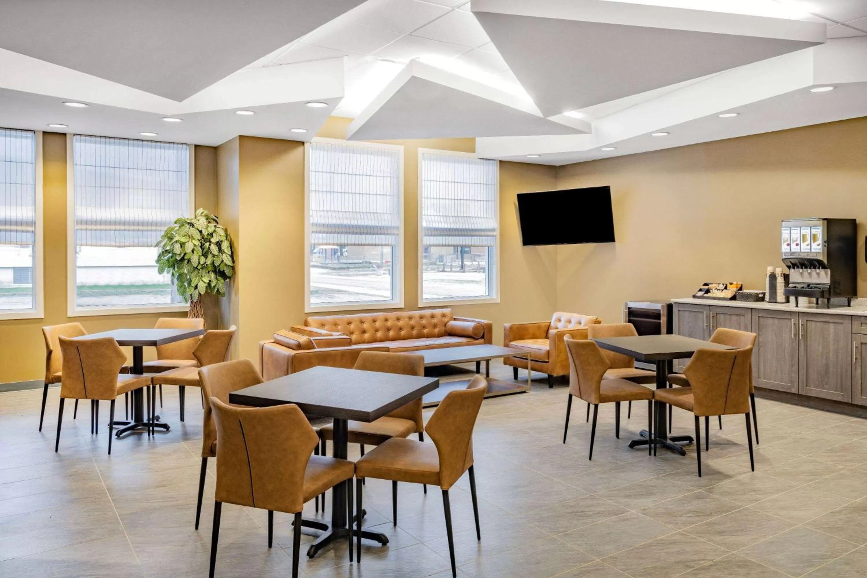 Breakfast, Restaurant/Places to Eat in Super 8 by Wyndham Moosonee