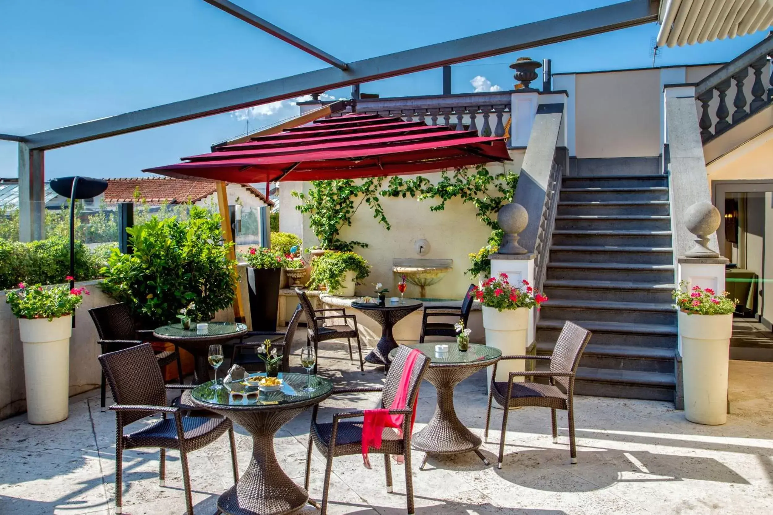 Balcony/Terrace, Restaurant/Places to Eat in Hotel Savoy